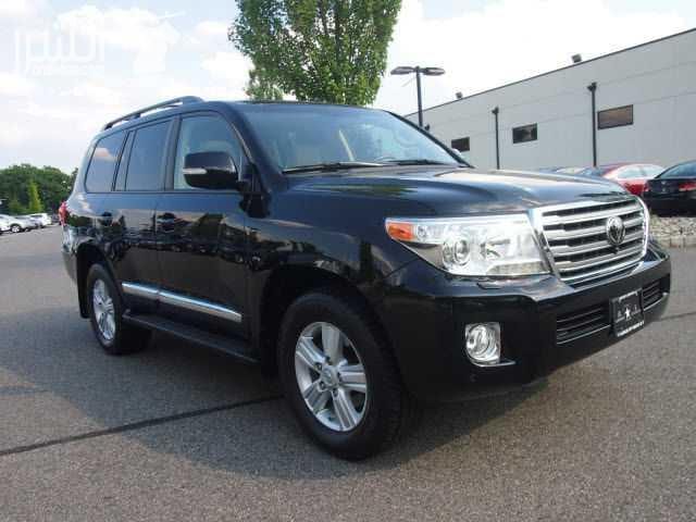 2013 Toyota Land Cruiser V8 SUV, Full option for sale, the car is barely used for some months, the car is in perfect condition Email : ( w.g00001@hotmail.com )