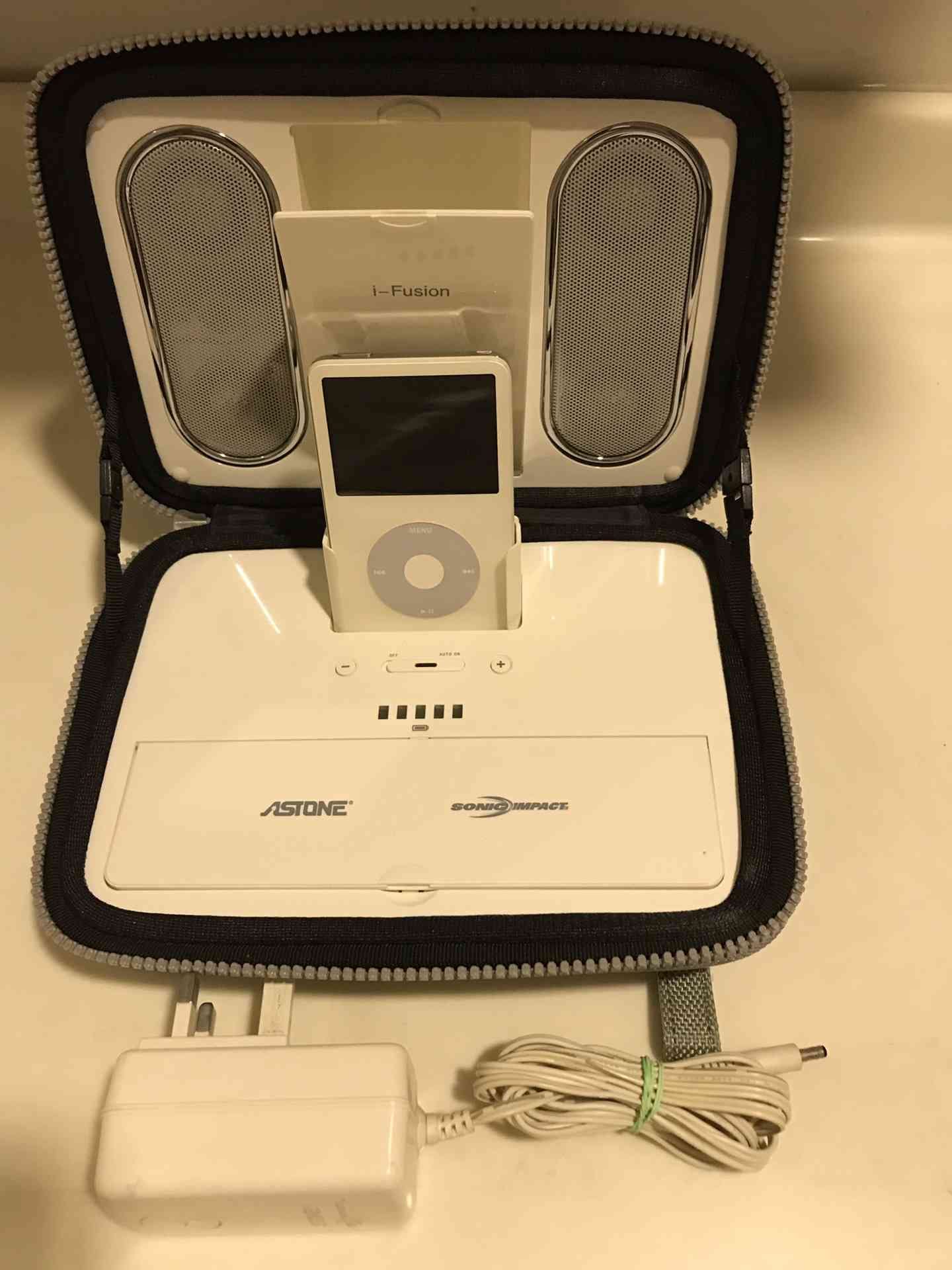 IPod 30 G with portable sound system
لا تنسَ أنك شاهدت هذا الإعلان في عنكبوت
للبيع بحاله الجد...