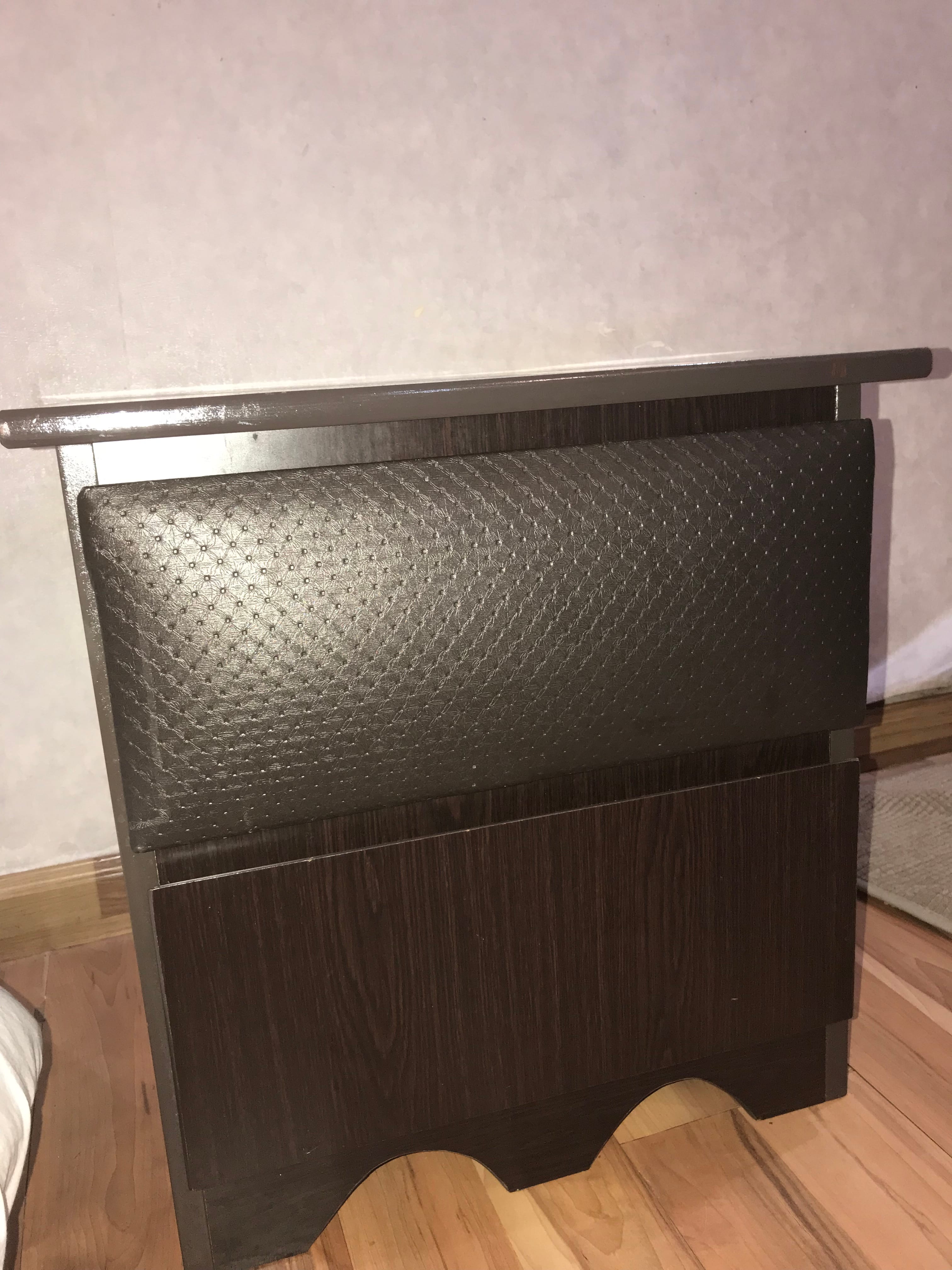 تسريحه سكريه بكرسي و كمدينات مستقله
لا تنسَ أنك شاهدت هذا الإعلان في عنكبوت
التسريحه 300 وقاب...