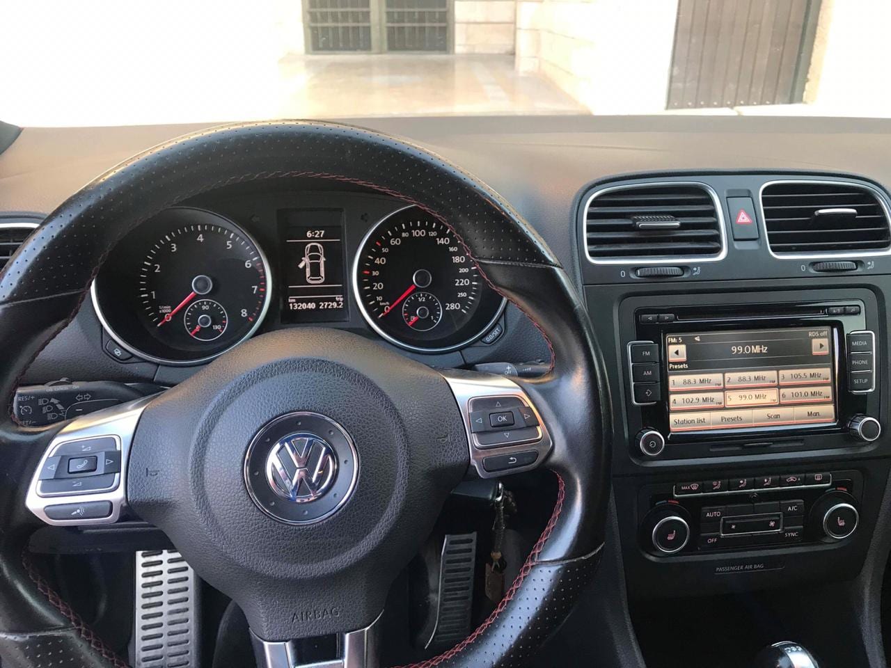 golf hit 2011
لا تنسَ أنك شاهدت هذا الإعلان في عنكبوت
جولف GTI 2011
2000 cc turbo
فرش جلد
حس...
