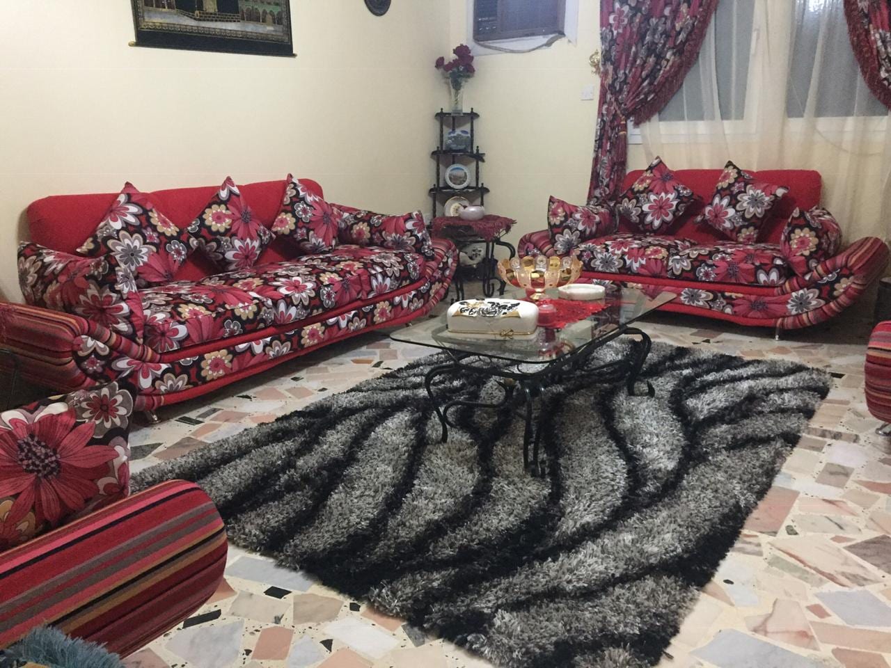 كنب للبيع بحالة ممتازة استعمال سنة مع الستارة
لا تنسَ أنك شاهدت هذا الإعلان في عنكبوت
كنب ل...