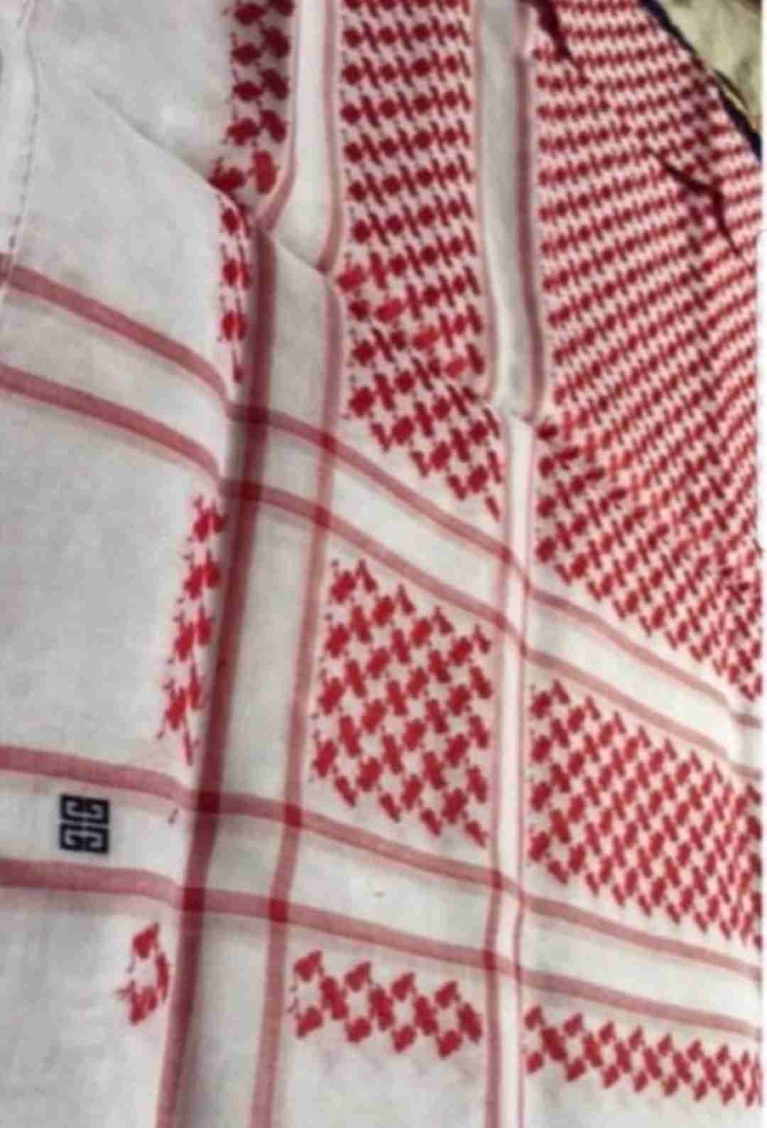 شماغ جيفنشي تصفيه (70) ريال ودنهل (110) ريال
لا تنسَ أنك شاهدت هذا الإعلان في عنكبوت
بسم لله...
