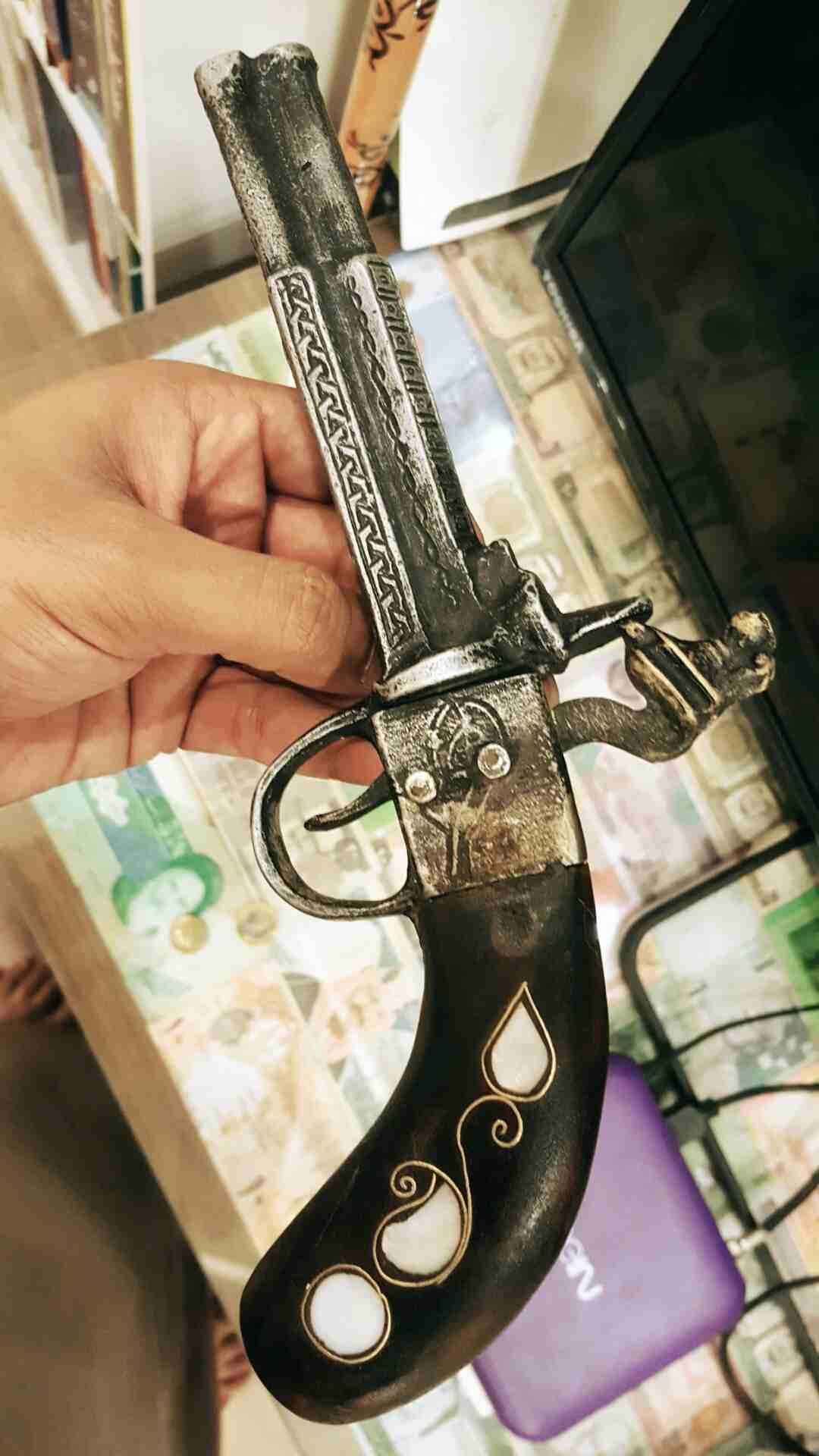 مجسم مسدس عثماني .
لا تنسَ أنك شاهدت هذا الإعلان في عنكبوت
مجسم مسدس عثماني للزينة ، ثقيل وغير مج...