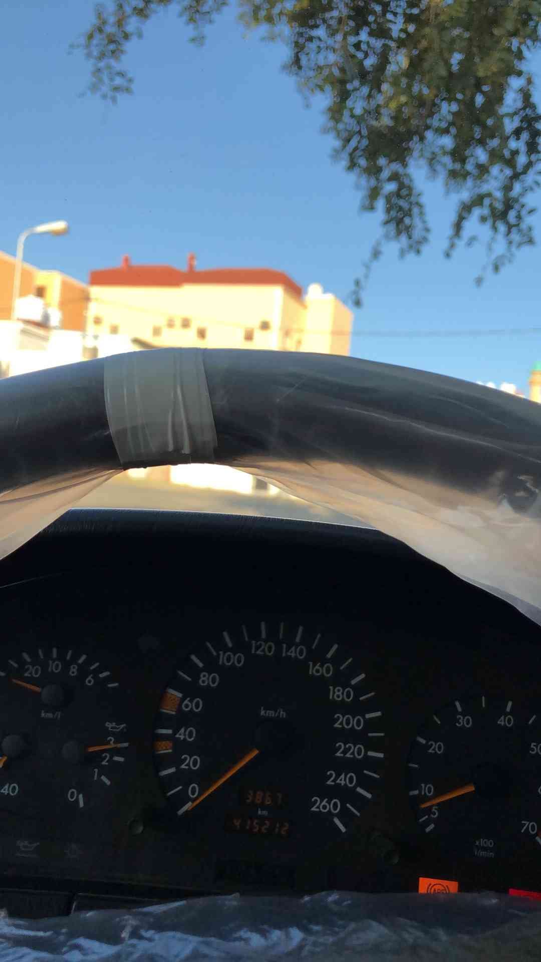 مرسيدس للبيع
لا تنسَ أنك شاهدت هذا الإعلان في عنكبوت
مرسيدس بنز96
الممشى400
الكرتير مكسور
فيه...