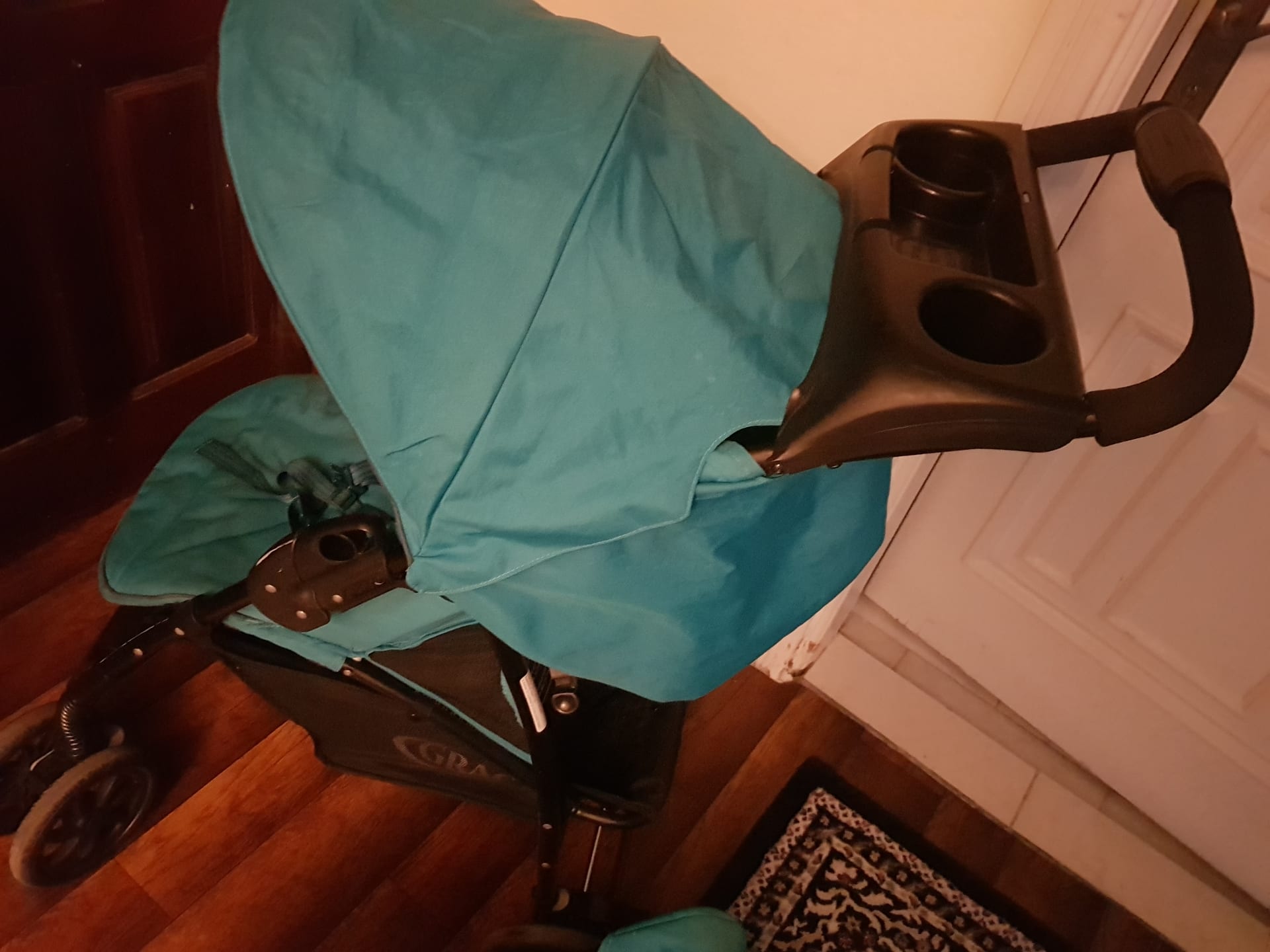 stroller car seat (graco)
لا تنسَ أنك شاهدت هذا الإعلان في عنكبوت
عربة و كرسي سيارة من مارك...