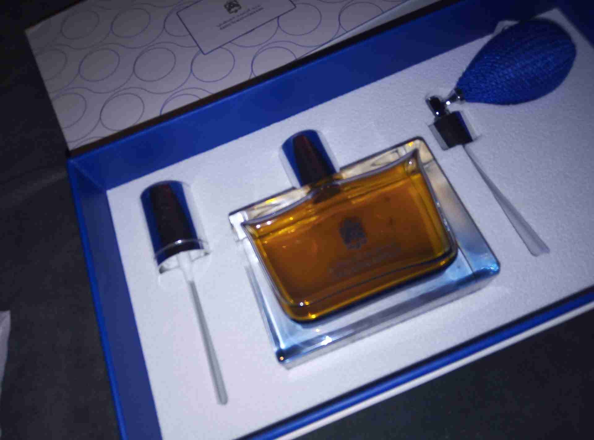 دهن عود كلاكاس من عبد الصمد و عطور غاليه
لا تنسَ أنك شاهدت هذا الإعلان في عنكبوت
عندي توله من...