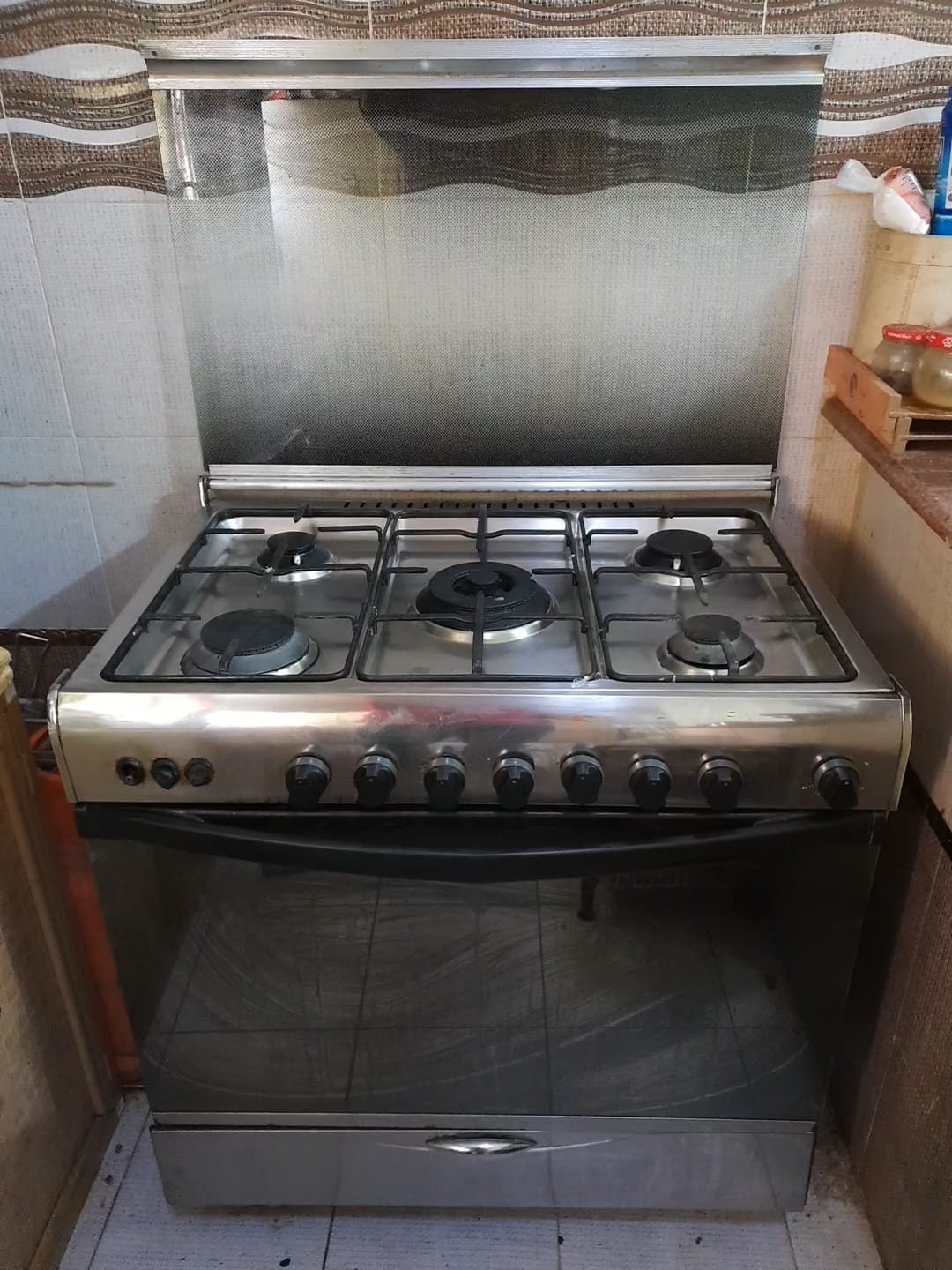 بوتاجاز و 3 مكيفات حار و بارد حاله ممتازه
لا تنسَ أنك شاهدت هذا الإعلان في عنكبوت
بوتاجاز 5 ش...
