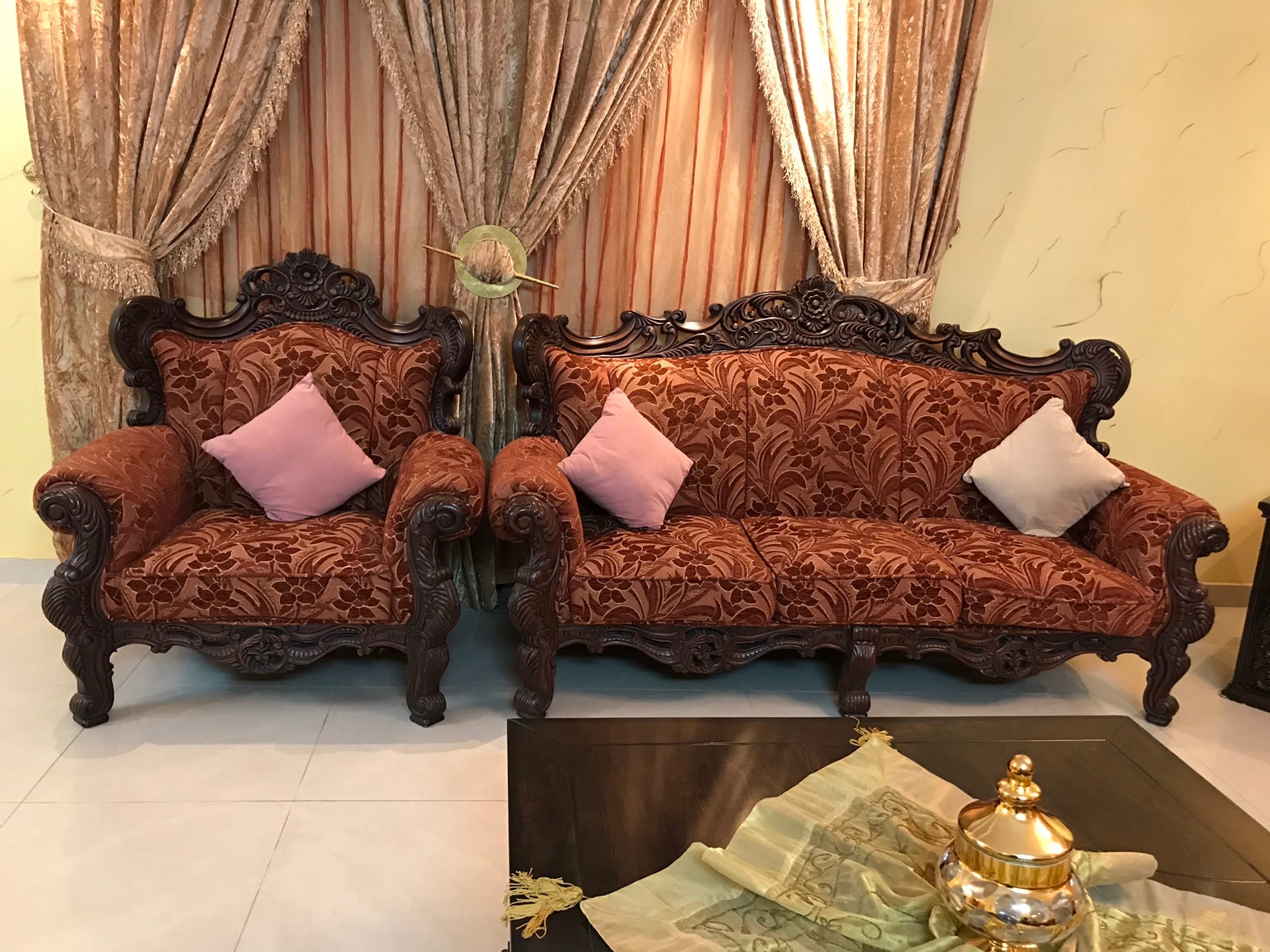 طقم كنب نظيف جدا مع طاولات وستائر
لا تنسَ أنك شاهدت هذا الإعلان في عنكبوت
طقم كنب 11 مقعد نظي...