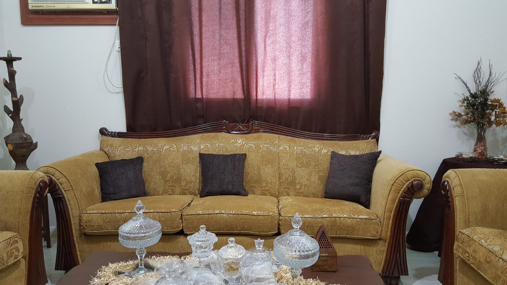 طقم كنب نظيف جدا
لا تنسَ أنك شاهدت هذا الإعلان في عنكبوت
طقم كنب نظيف جدا
خشب متيت قماش نظيف...