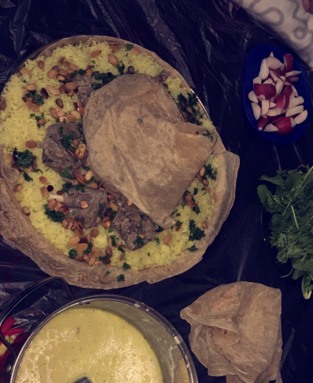 ورق عنب العشق
لا تنسَ أنك شاهدت هذا الإعلان في عنكبوت
ورق عنب و كروم بخلطه لذيذه وسمبوسه مقرم...