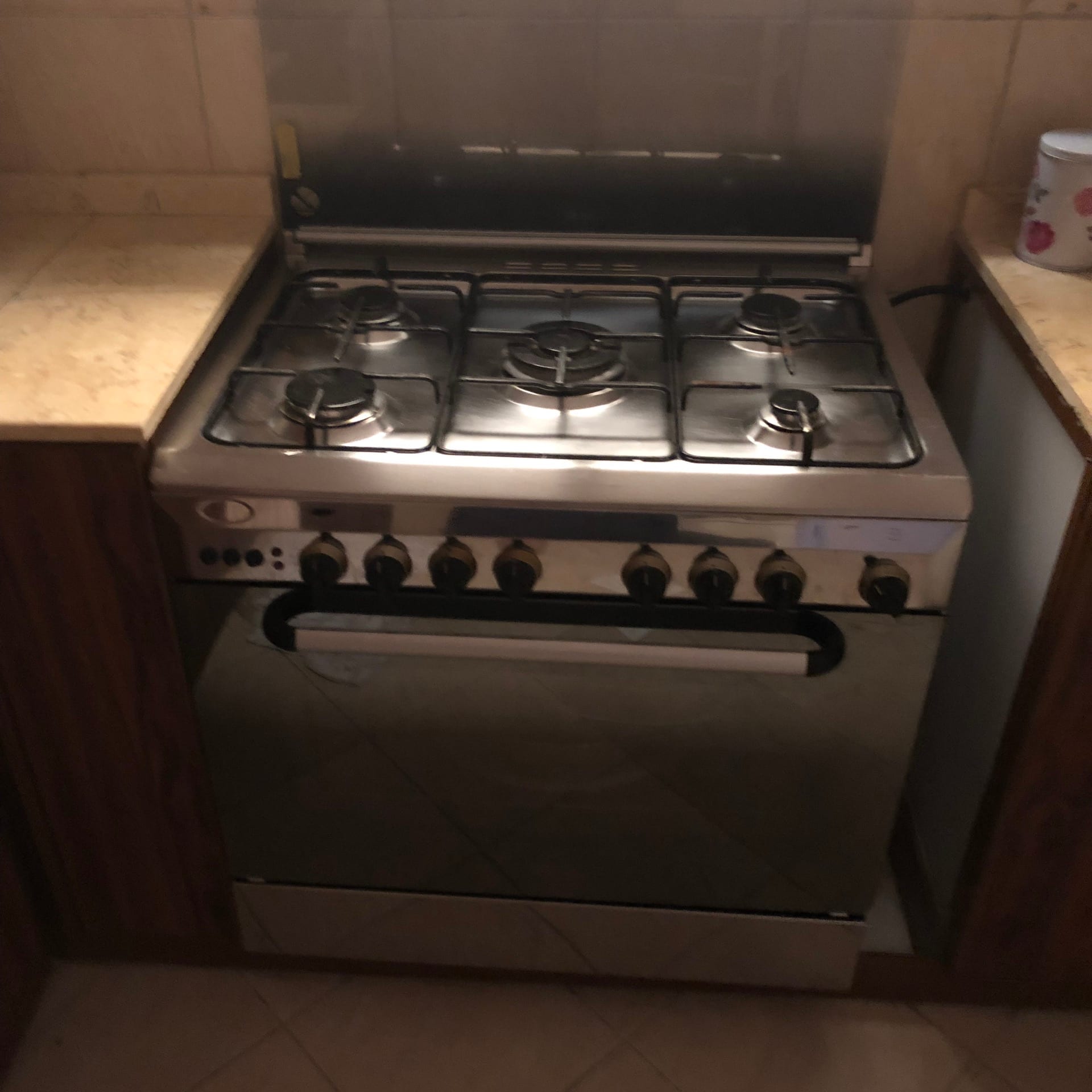 عفش بيت كامل للبيع
لا تنسَ أنك شاهدت هذا الإعلان في عنكبوت
غرفة نوم غرفة شباب غرفة بنات ثلاجة...