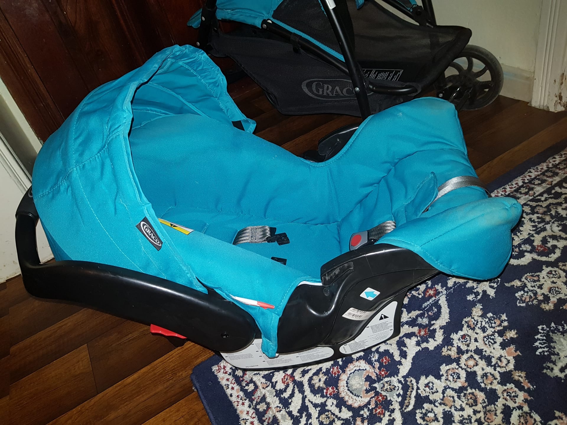 stroller car seat (graco)
لا تنسَ أنك شاهدت هذا الإعلان في عنكبوت
عربة و كرسي سيارة من مارك...