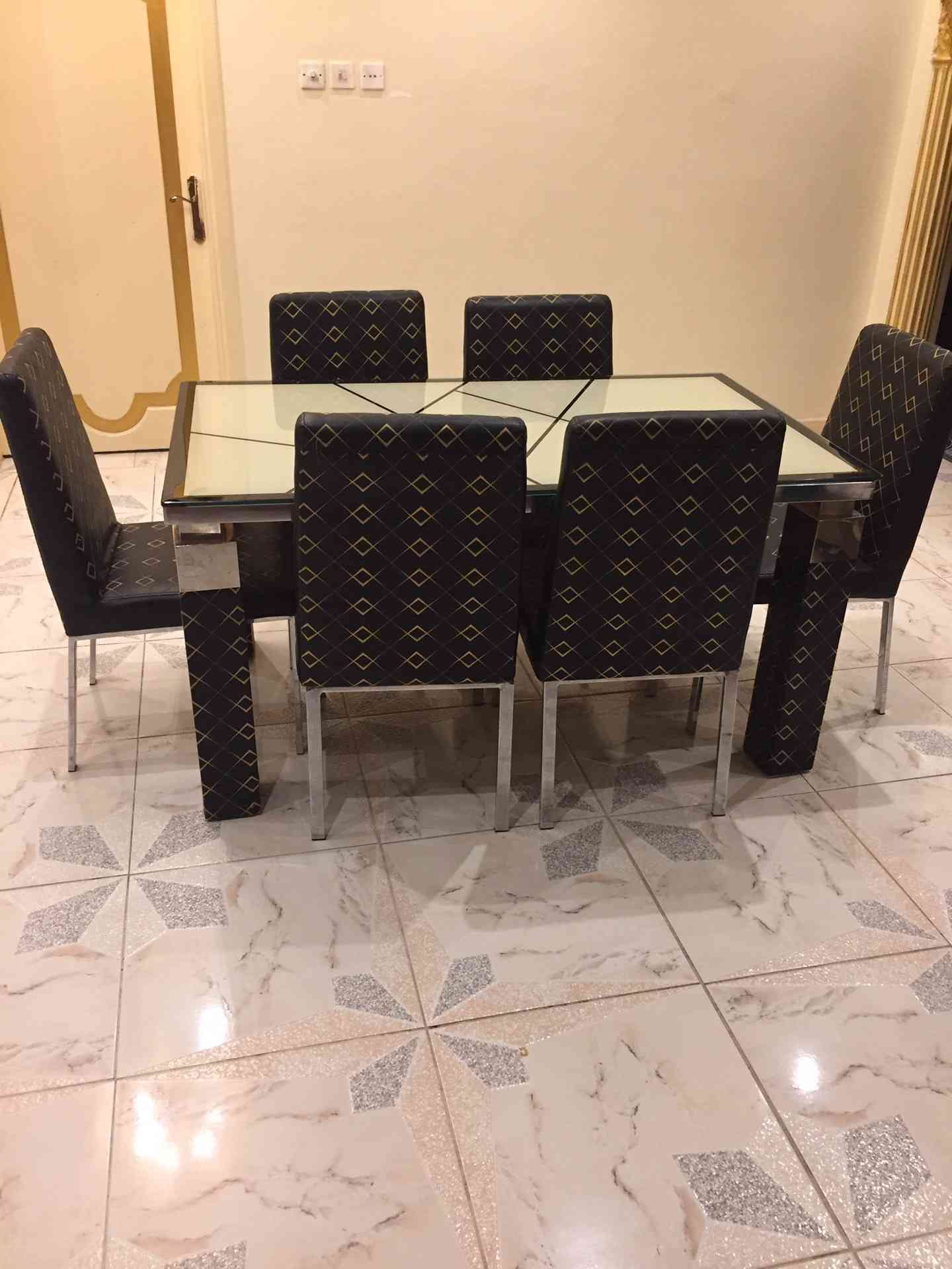 طاولة طعام
لا تنسَ أنك شاهدت هذا الإعلان في عنكبوت
بحالللهههه ممممتتتااازززه جججدددااااا بقيم...