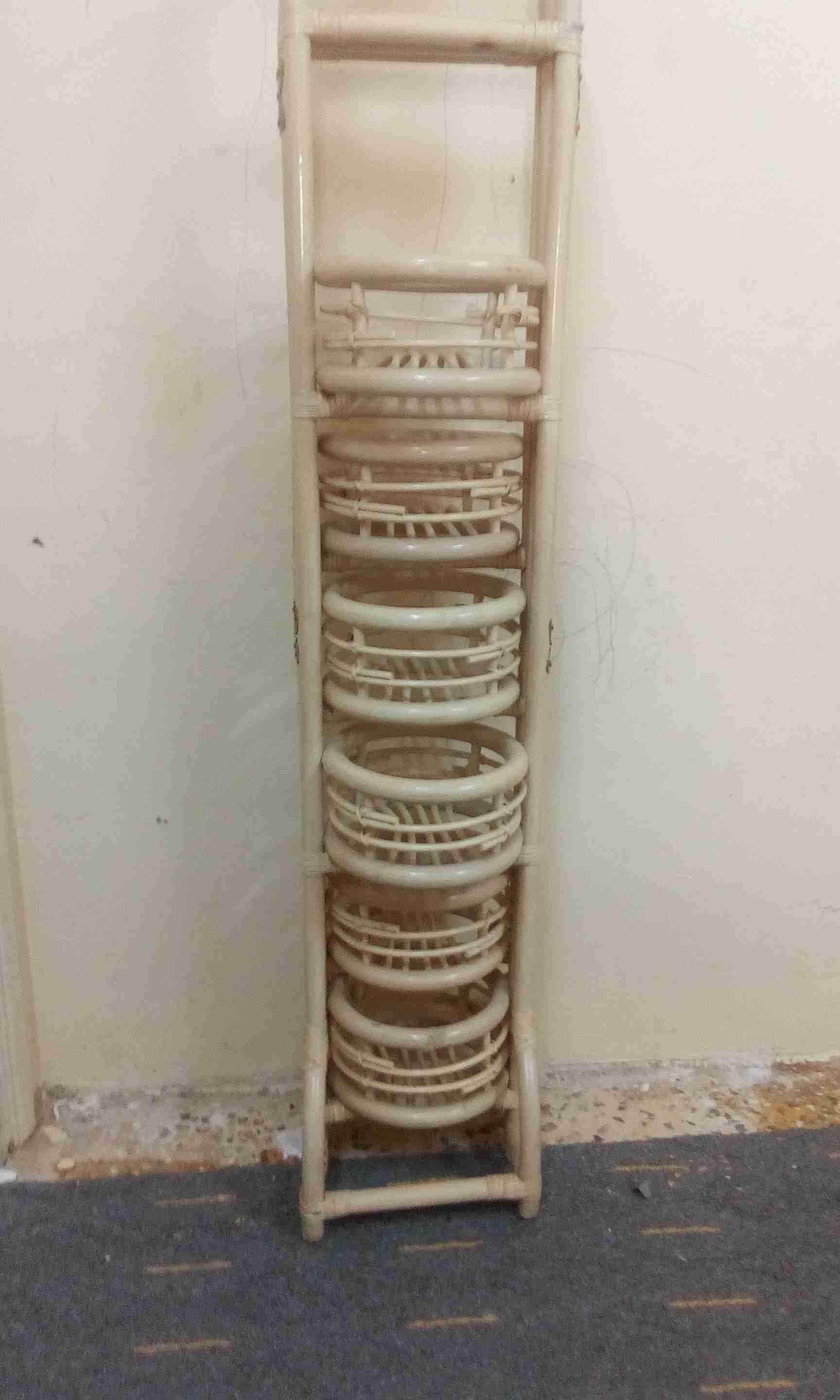 رفوف جميل متعدد الإستعمال ، قابل للطي أيضا،
لا تنسَ أنك شاهدت هذا الإعلان في عنكبوت
رفوف العش...