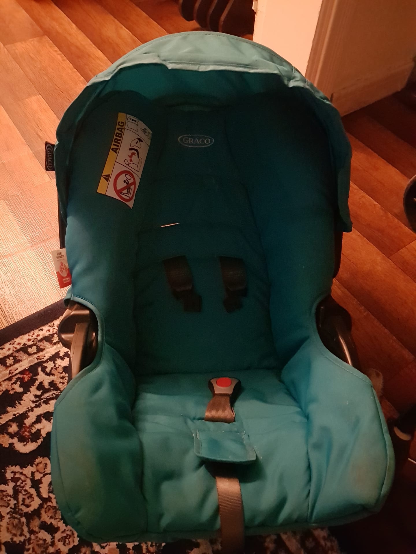 stroller car seat (graco)
لا تنسَ أنك شاهدت هذا الإعلان في عنكبوت
عربة و كرسي سيارة من مارك...