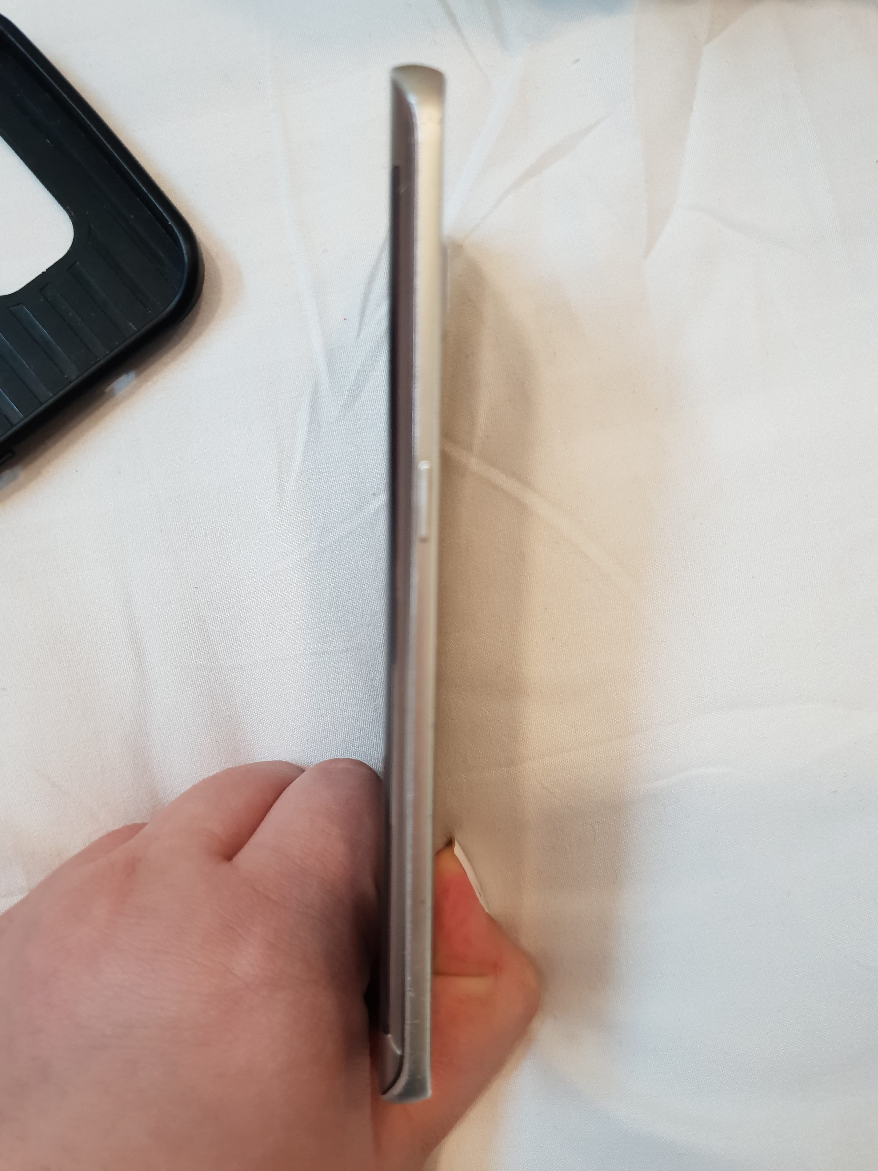 s6 edge 64 giga in a good condition
لا تنسَ أنك شاهدت هذا الإعلان في عنكبوت
لا يشكو من شيئ س...