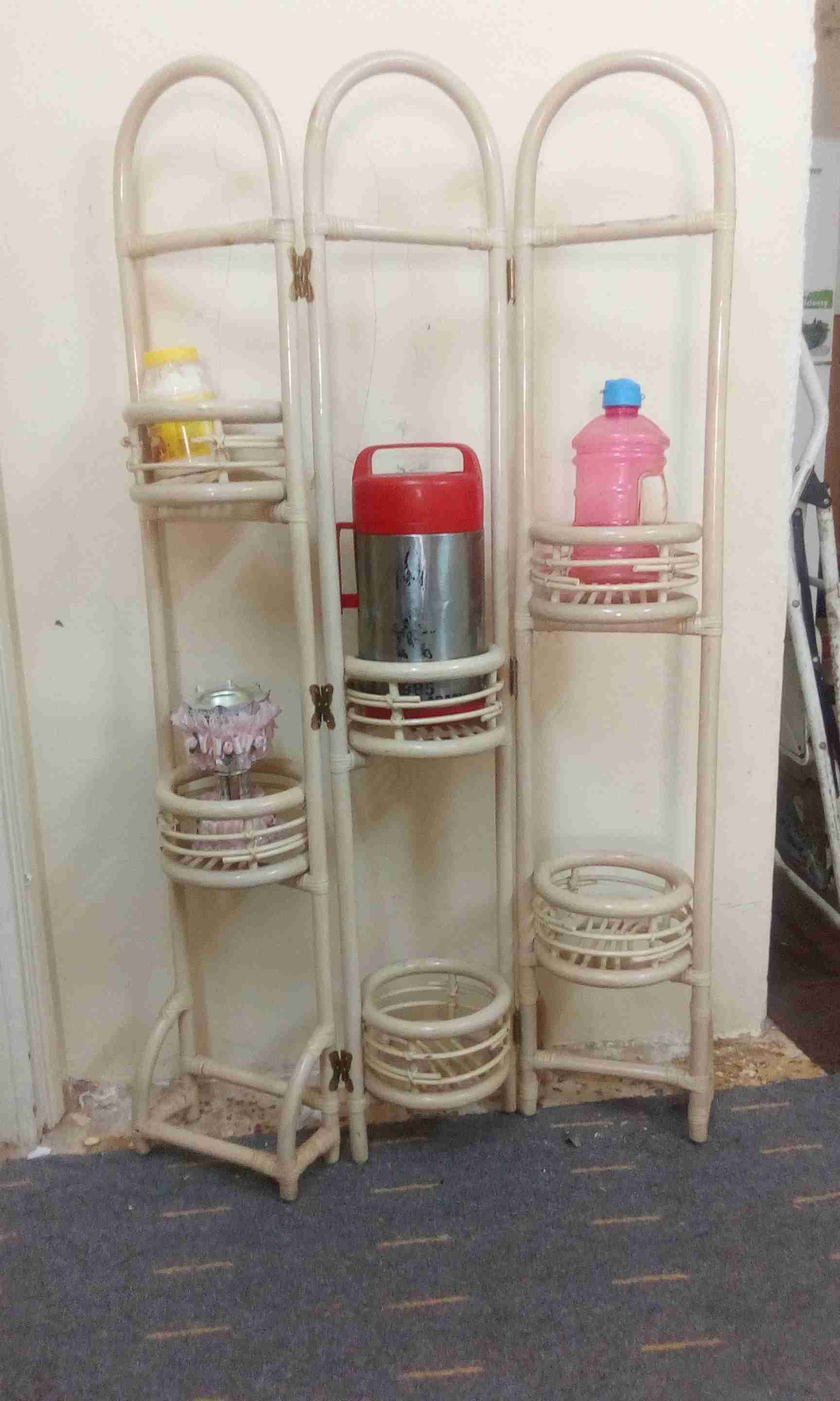 رفوف جميل متعدد الإستعمال ، قابل للطي أيضا،
لا تنسَ أنك شاهدت هذا الإعلان في عنكبوت
رفوف العش...