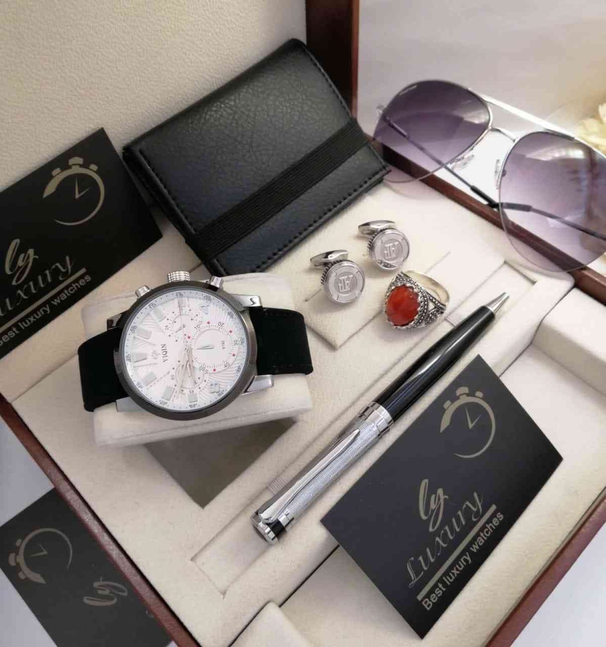 اطقم رجاليه فخمه شكل ماركة مونت بلانك العالميه متكونه من 9قطع
لا تنسَ أنك شاهدت هذا الإعلان في عنكبوت...