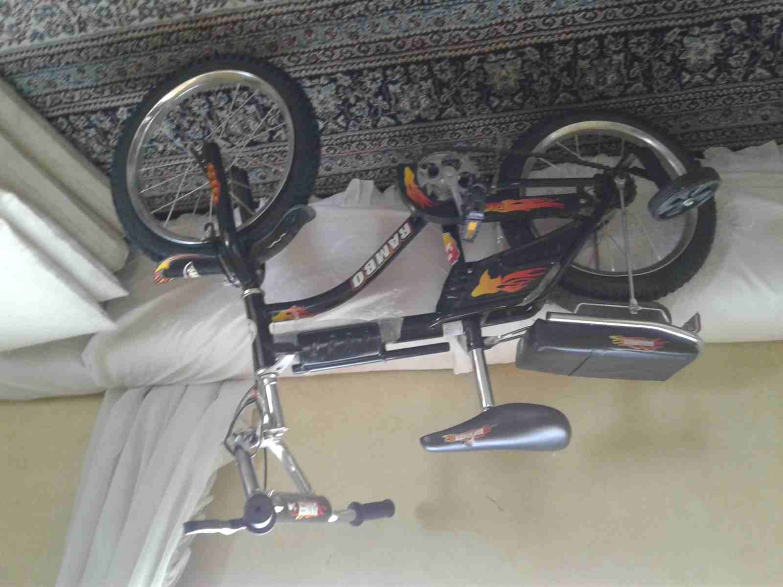دراجه ا
لا تنسَ أنك شاهدت هذا الإعلان في عنكبوت
دراجه بحال جيد
--...