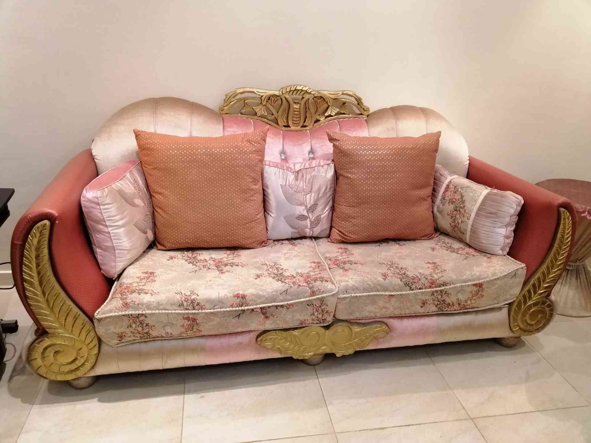 كنب بحالة ممتازة
لا تنسَ أنك شاهدت هذا الإعلان في عنكبوت
كنب يتسع إلى 10 او 12
نظيف ومريح ا...
