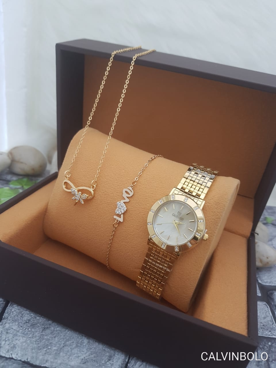 ساعات واطقم نساءي بسعر مغري جدا
لا تنسَ أنك شاهدت هذا الإعلان في عنكبوت
للبيع واتس 0569844052...