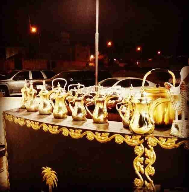 قهوجين وقهوجيات صبابين وصبابات
لا تنسَ أنك شاهدت هذا الإعلان في عنكبوت
قهوجين وقهوجيات صبابين...