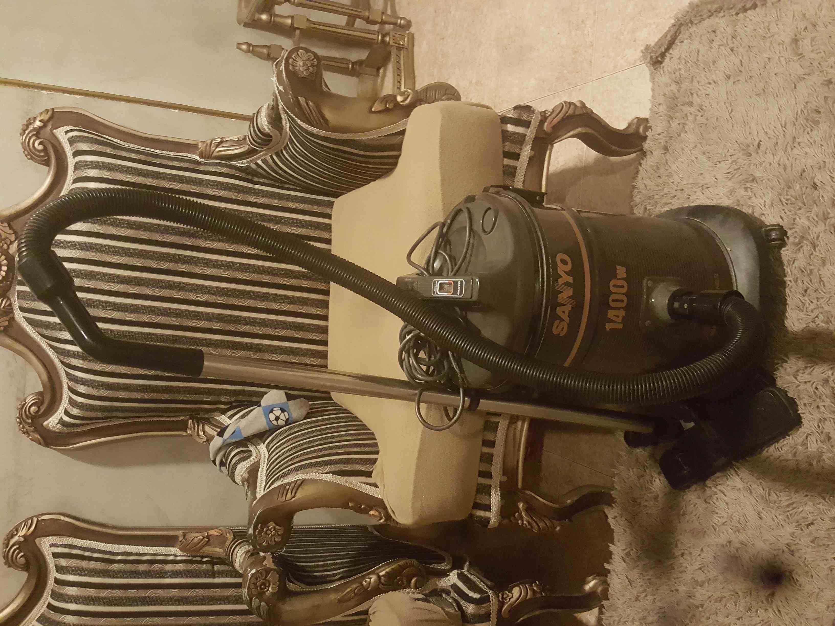 المكنسة SANYO شغالة100% والمواصفات في الصورة
لا تنسَ أنك شاهدت هذا الإعلان في عنكبوت
للتواصل...