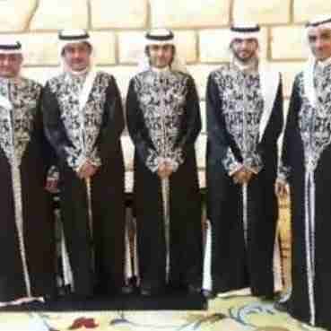 قهوجين وقهوجيات صبابين وصبابات
لا تنسَ أنك شاهدت هذا الإعلان في عنكبوت
قهوجين وقهوجيات صبابين...