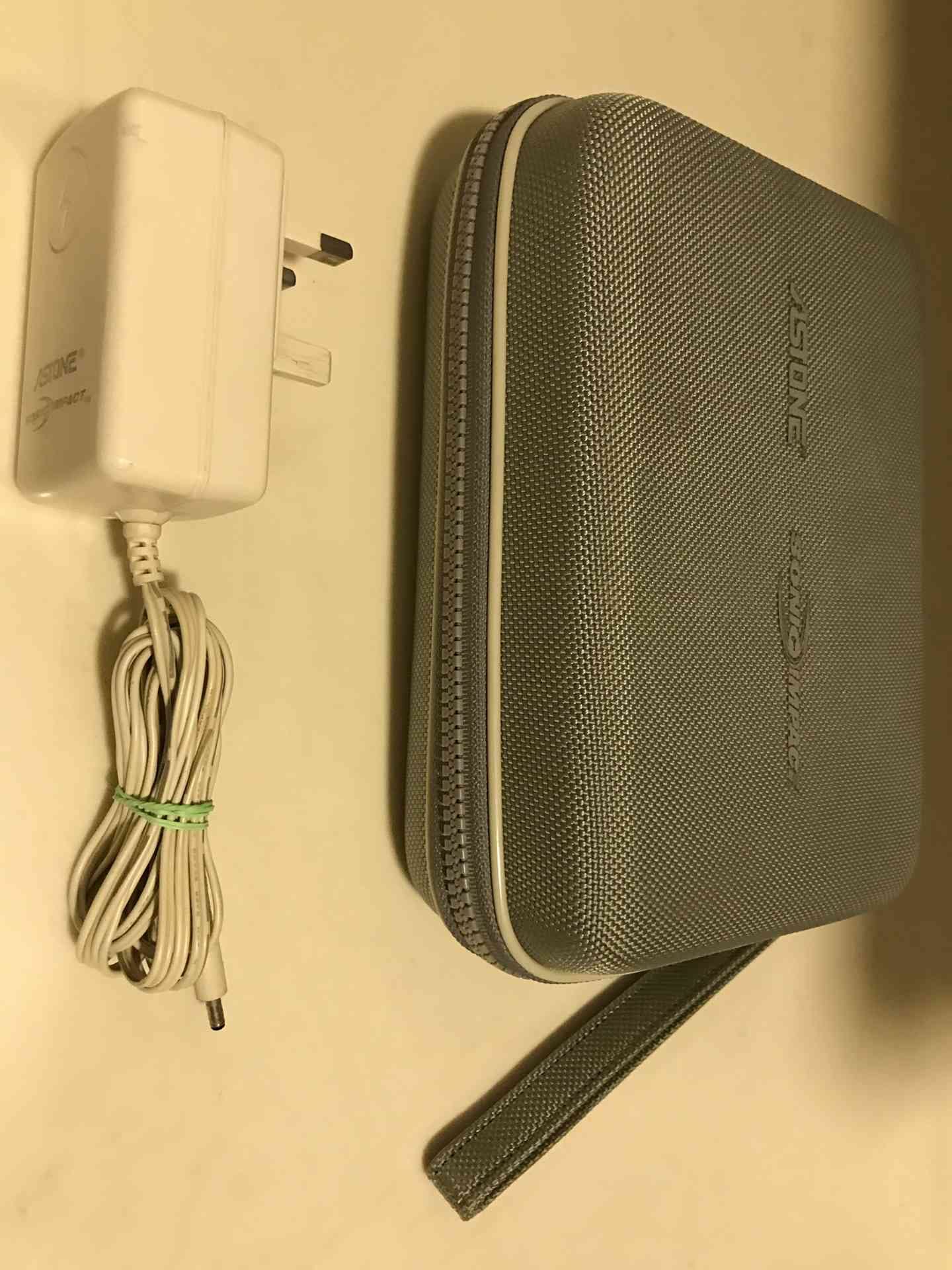 IPod 30 G with portable sound system
لا تنسَ أنك شاهدت هذا الإعلان في عنكبوت
للبيع بحاله الجد...
