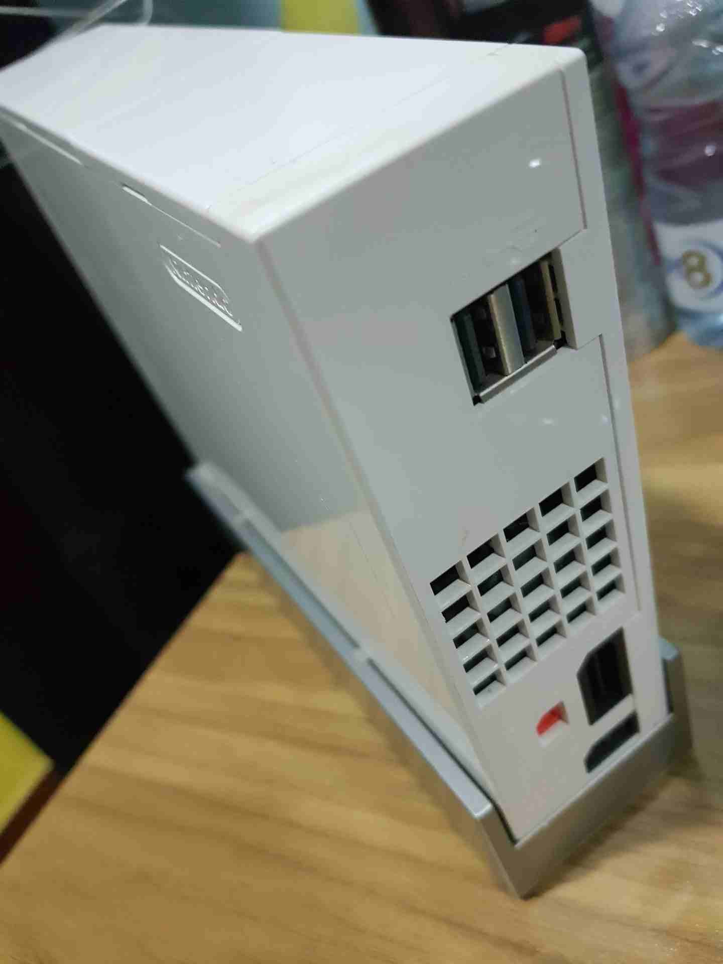 جهاز wii
لا تنسَ أنك شاهدت هذا الإعلان في عنكبوت
جهاز wii مع اغراضه...