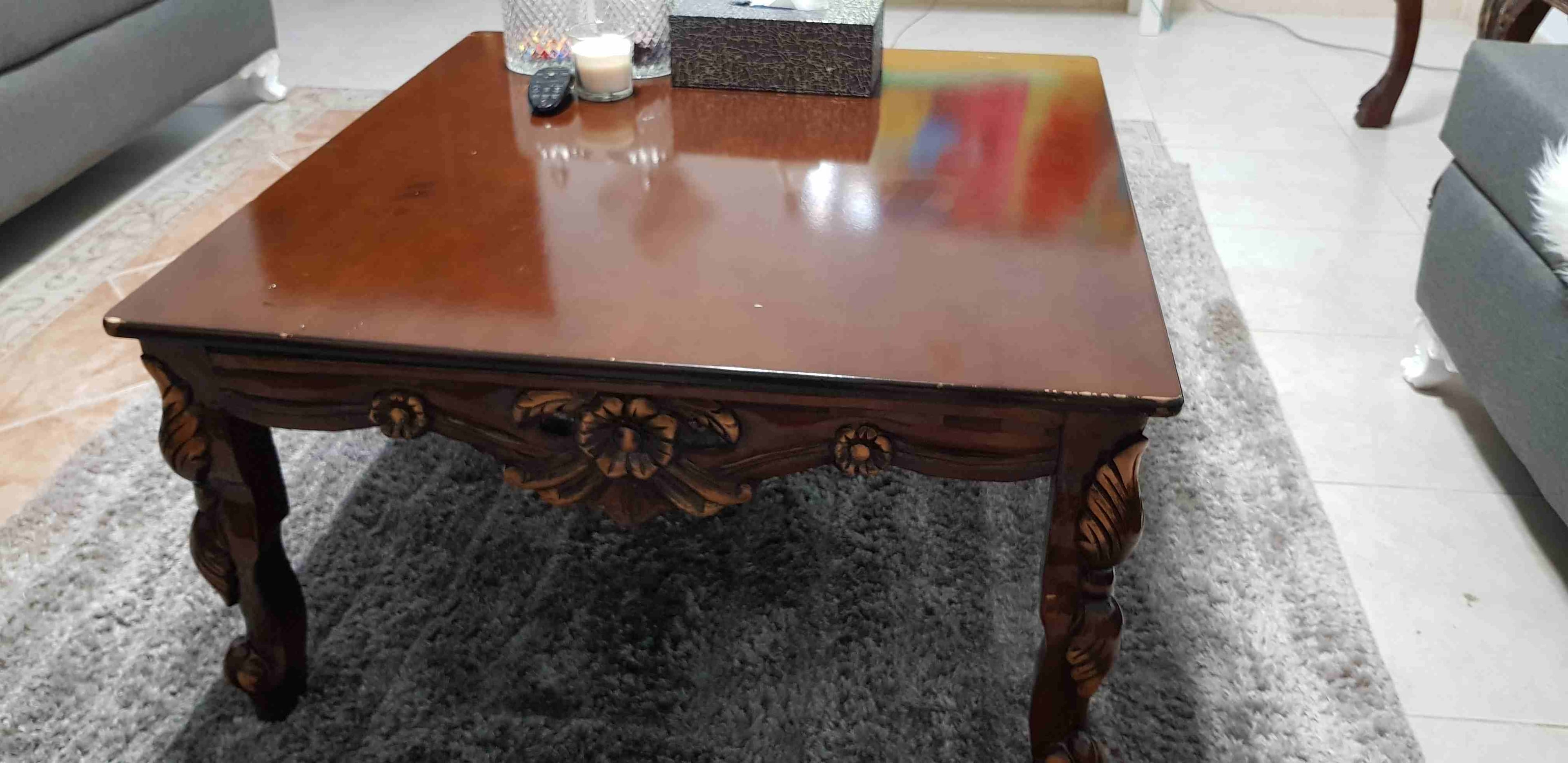 طاولات وسط
لا تنسَ أنك شاهدت هذا الإعلان في عنكبوت
طاولة وسط كبيرة 80×80
و طاولتين جانبيتي...