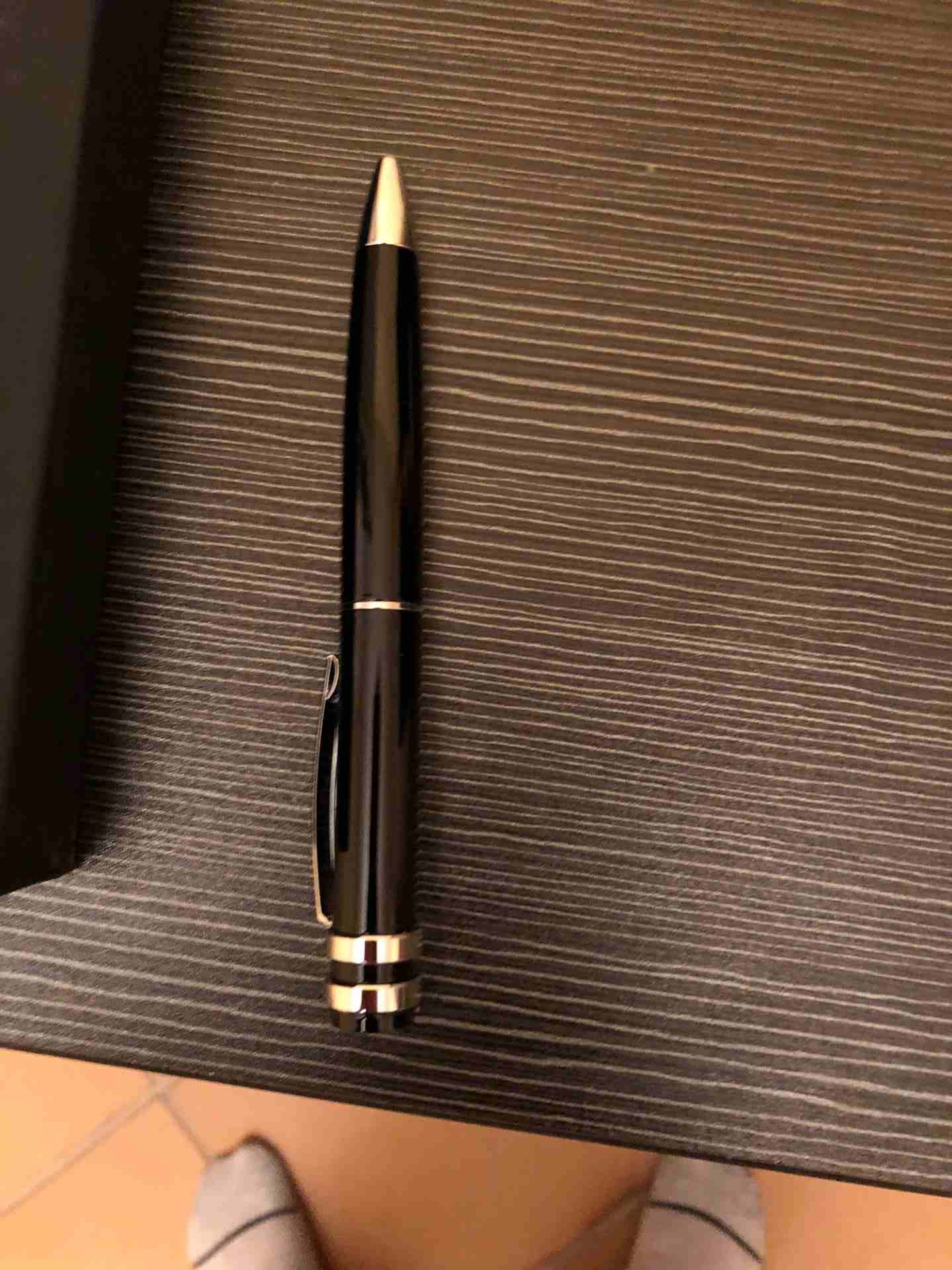 قلم ماركة Cerruti 1881 للبيع
لا تنسَ أنك شاهدت هذا الإعلان في عنكبوت
نوعية فاخرة وجميلة...