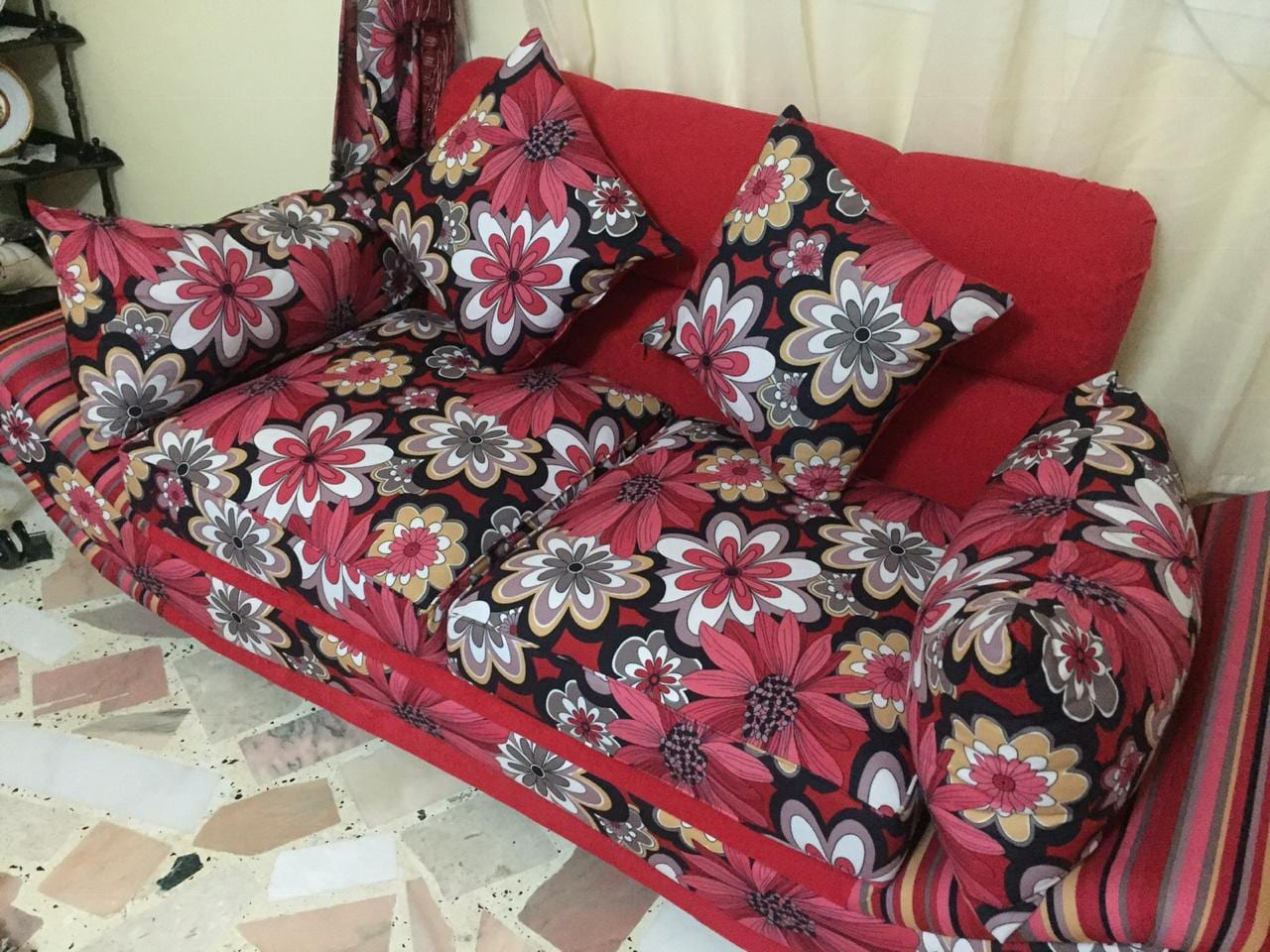 كنب للبيع بحالة ممتازة استعمال سنة مع الستارة
لا تنسَ أنك شاهدت هذا الإعلان في عنكبوت
كنب ل...