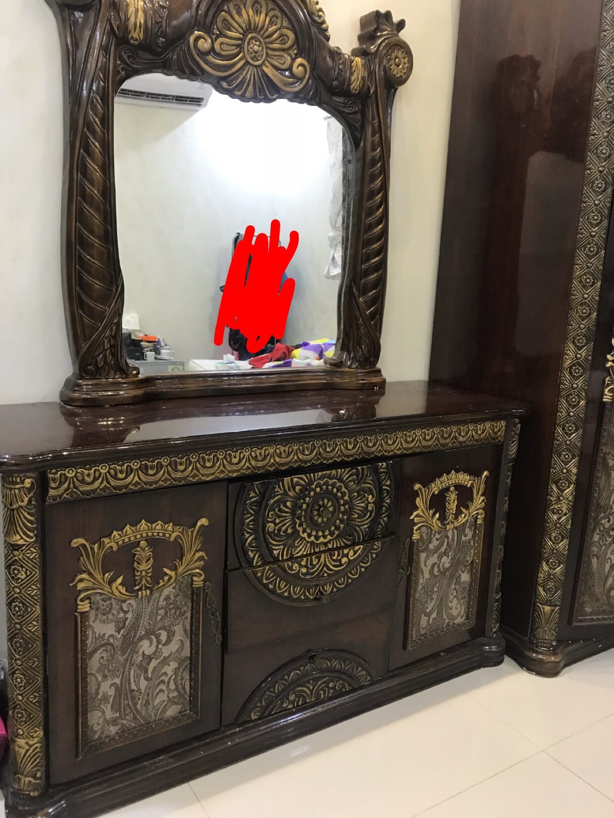 اثاث للبيع ( دولاب ملابس تسريحة )
لا تنسَ أنك شاهدت هذا الإعلان في عنكبوت
للبيع دولاب ملابس...