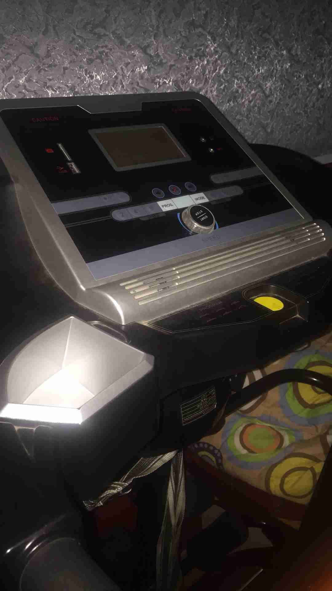 آله سير
لا تنسَ أنك شاهدت هذا الإعلان في عنكبوت
توجد آله سير نظيفه استعمال شهر بس
فيها سماعا...