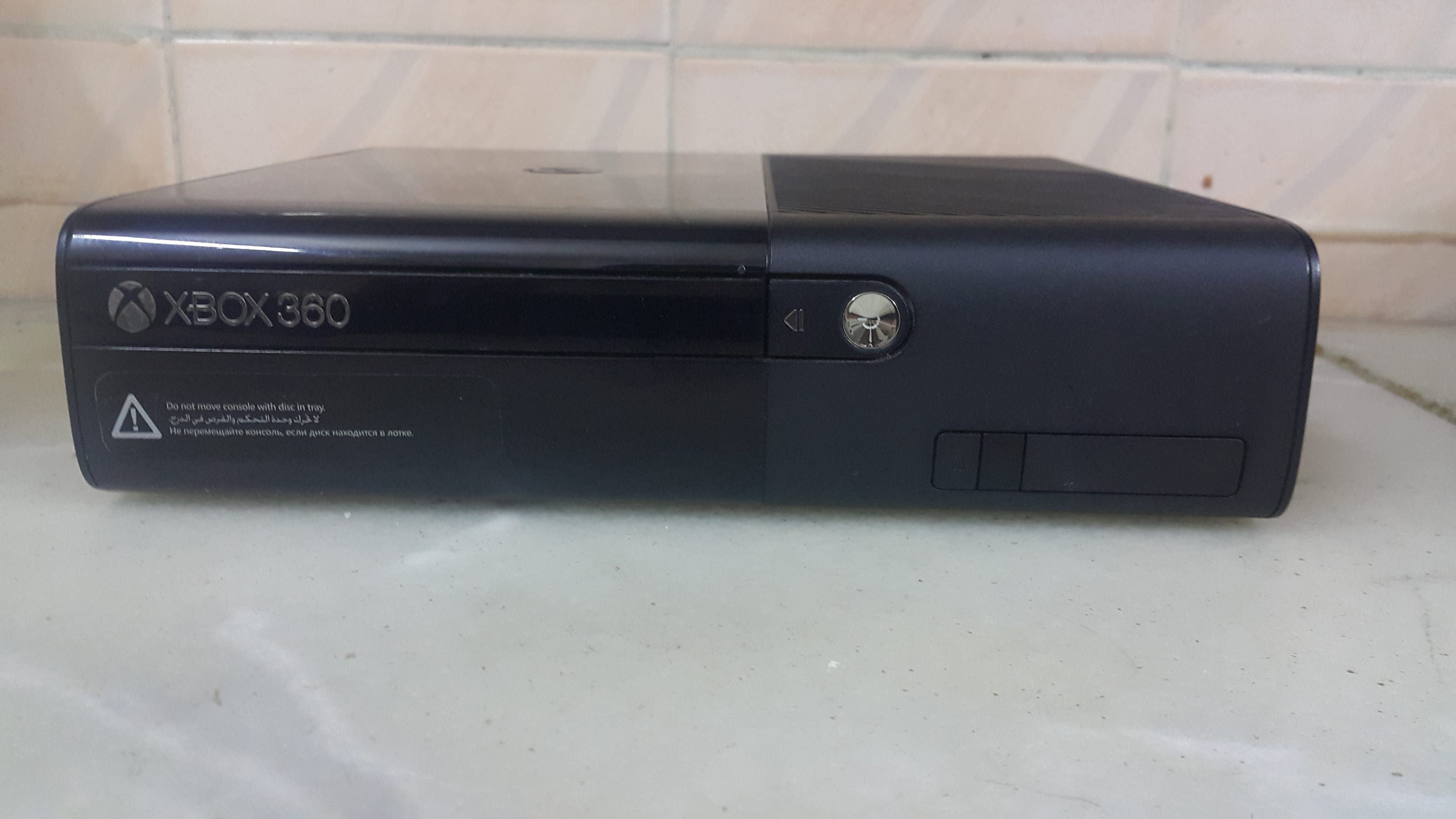 xbox 360
لا تنسَ أنك شاهدت هذا الإعلان في عنكبوت
new condition
500 GB
2 controller
with games...