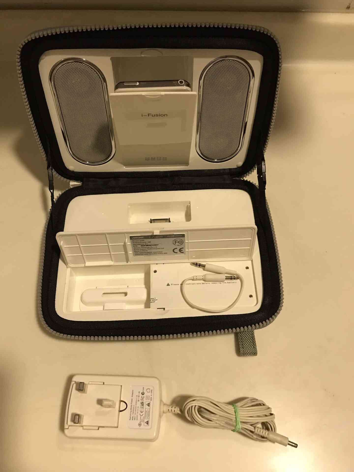 IPod 30 G with portable sound system
لا تنسَ أنك شاهدت هذا الإعلان في عنكبوت
للبيع بحاله الجد...