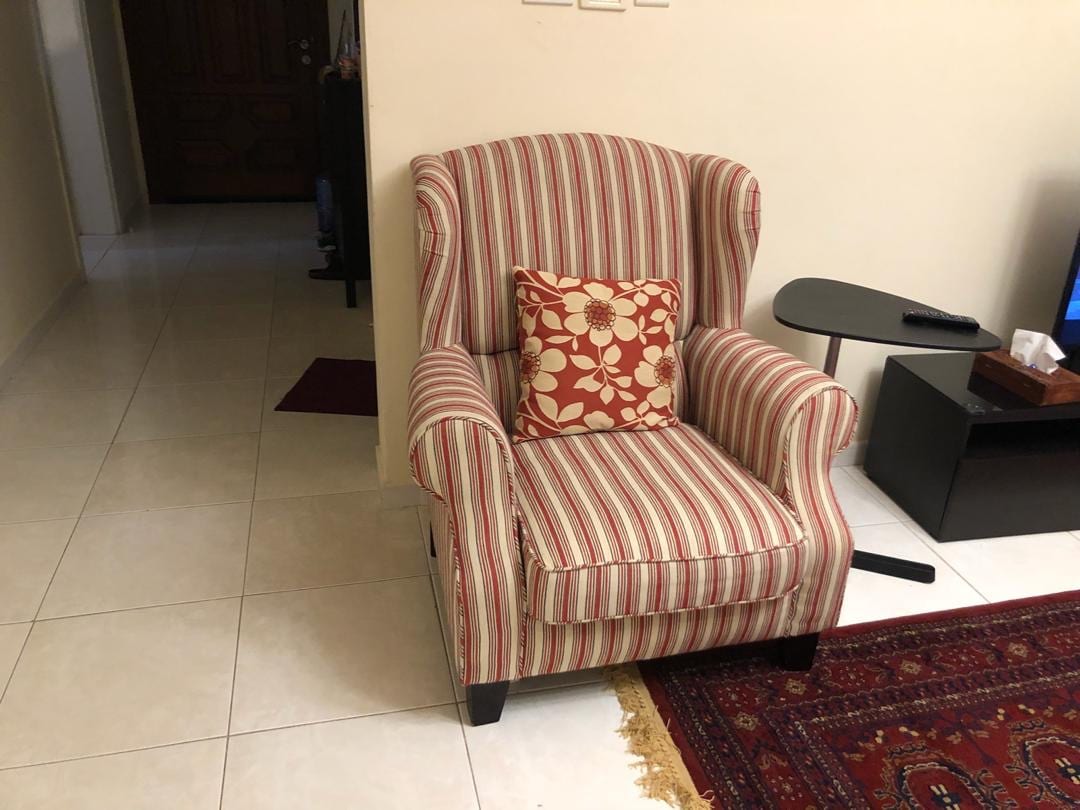 طقم كنب هوم سنتر مع طاولات و انارة ايكيا
لا تنسَ أنك شاهدت هذا الإعلان في عنكبوت
كنبة ثلاثية...