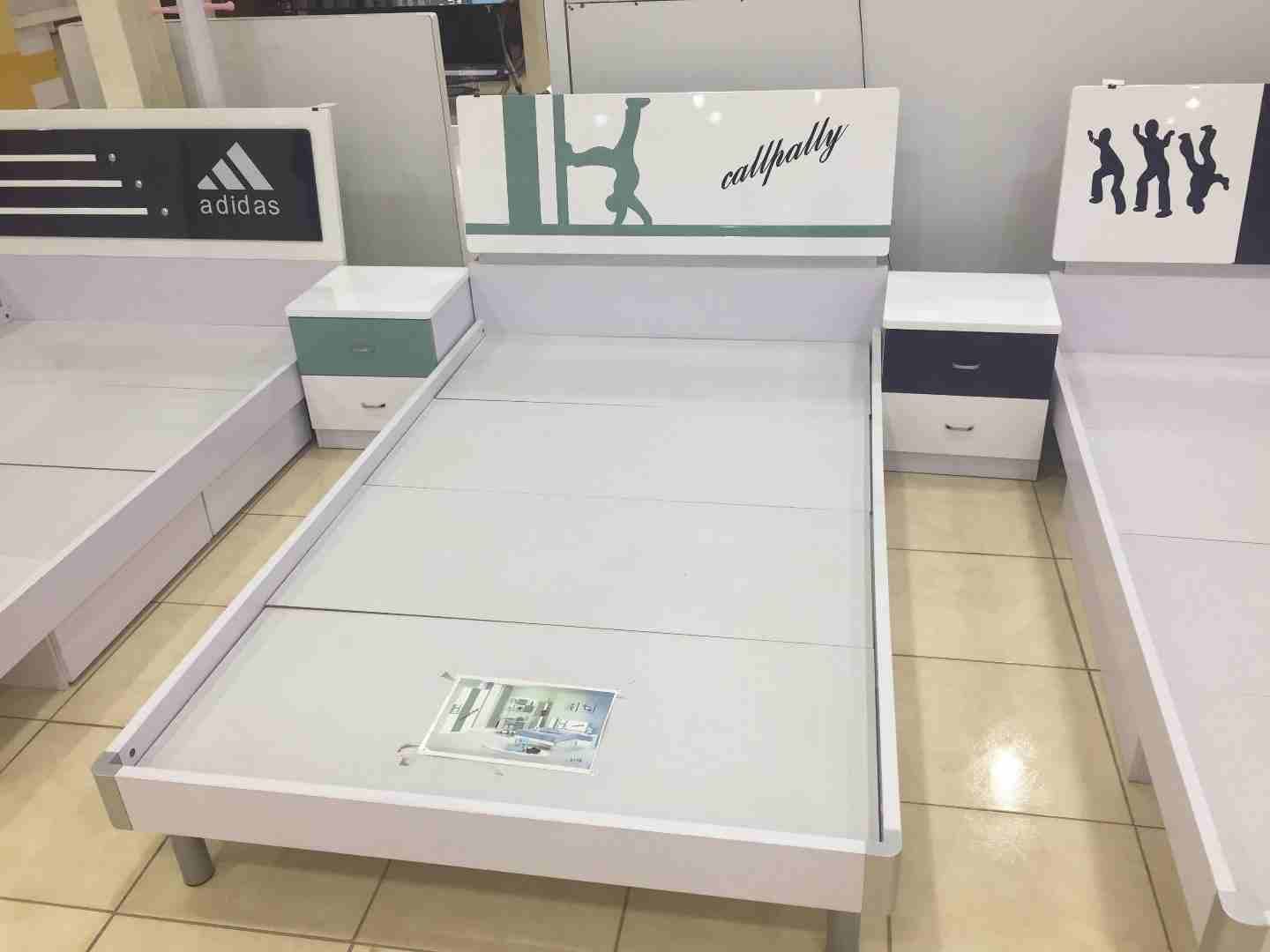غرفة نوم اطفال مودرن
لا تنسَ أنك شاهدت هذا الإعلان في عنكبوت
للبيع غرفة نوم اطفال جديدة بتصميم مو...