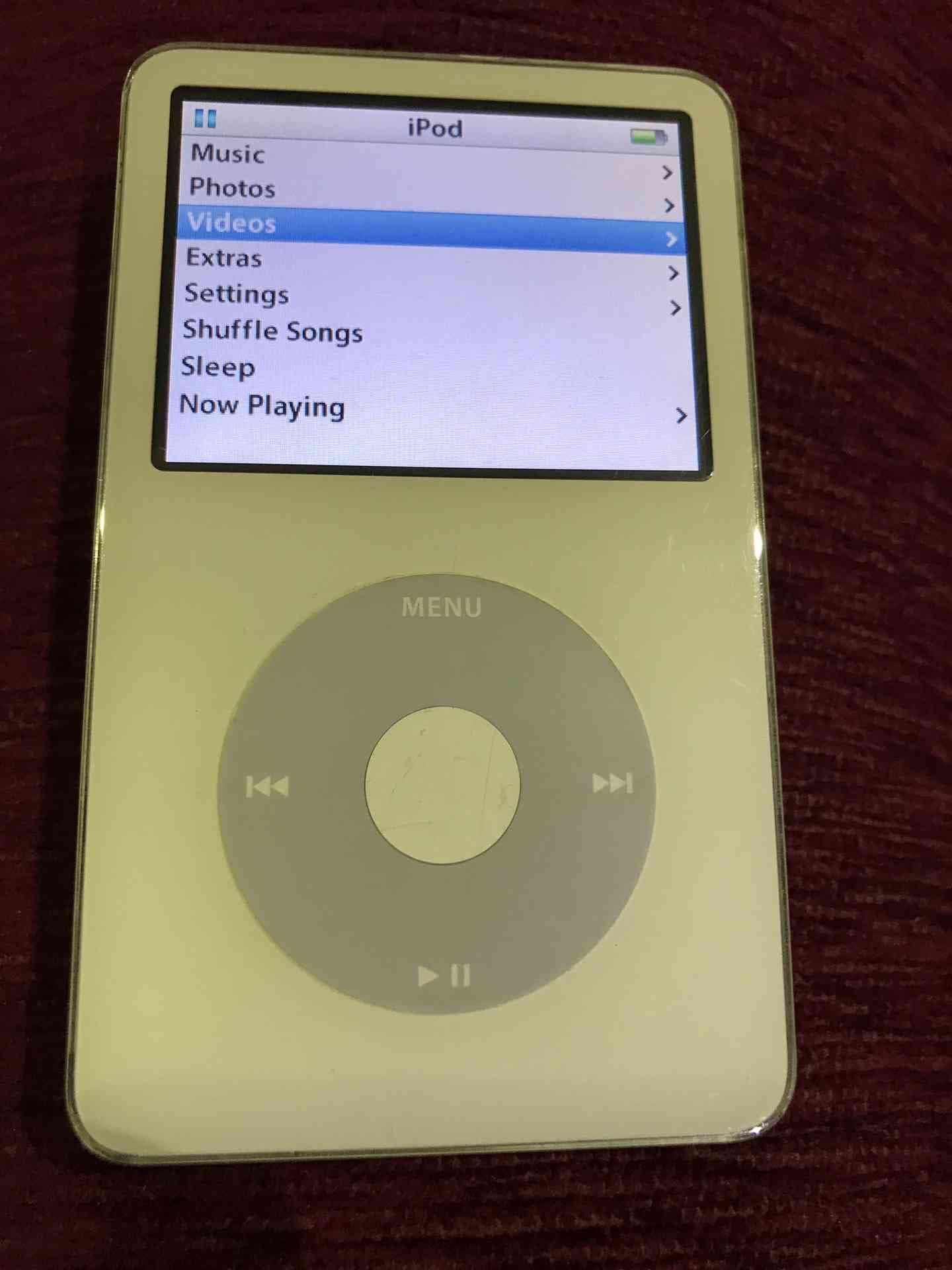 IPod 30 G with portable sound system
لا تنسَ أنك شاهدت هذا الإعلان في عنكبوت
للبيع بحاله الجد...