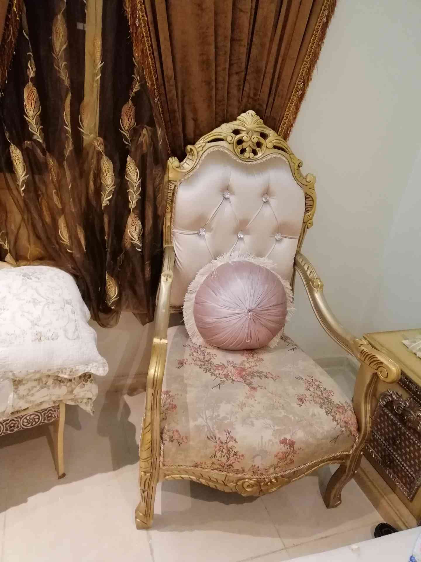 كنب بحالة ممتازة
لا تنسَ أنك شاهدت هذا الإعلان في عنكبوت
كنب يتسع إلى 10 او 12
نظيف ومريح ا...