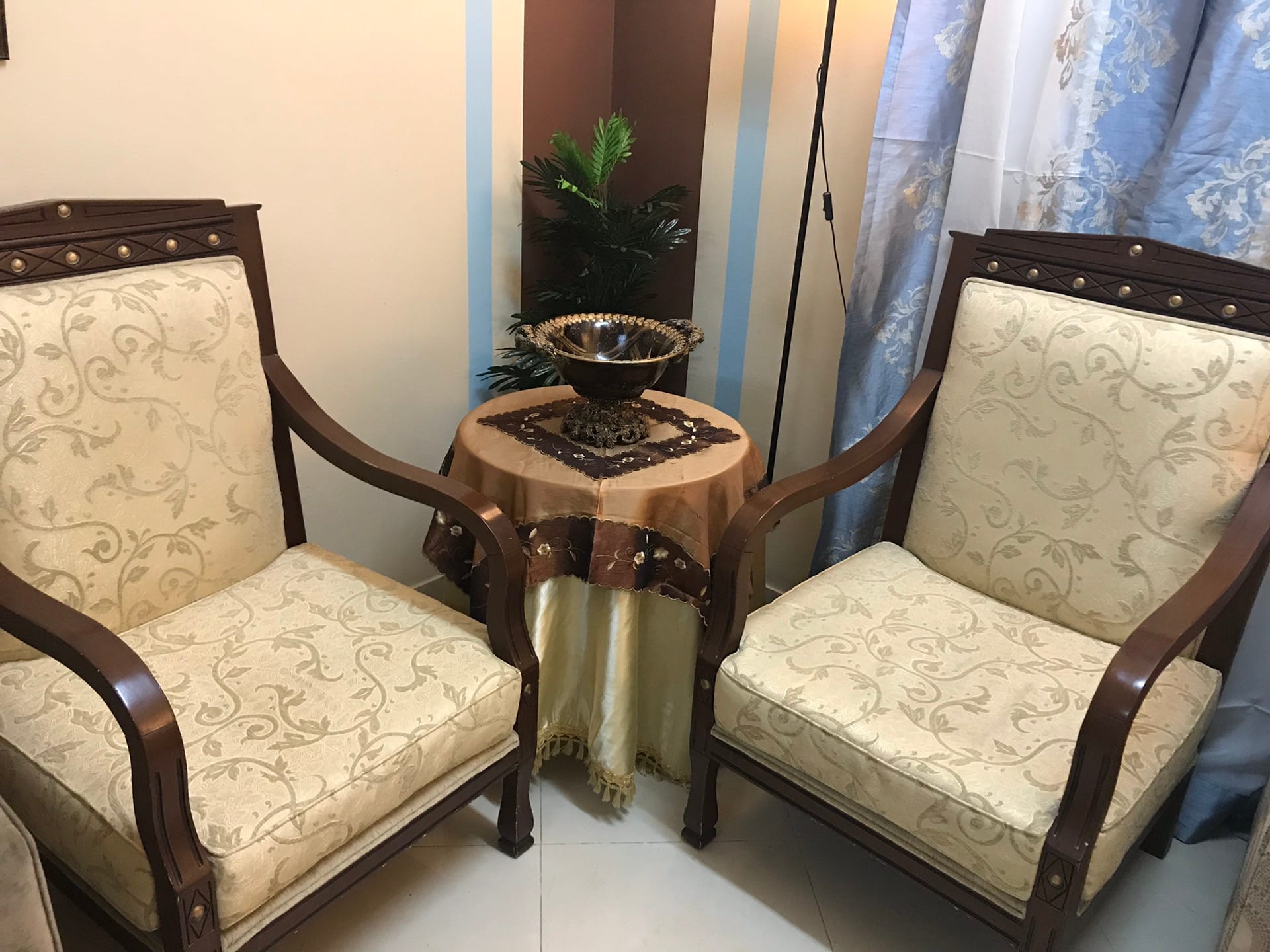 للبيع كنبة عدد 2 مع طاولة ومفرش وتحفة
لا تنسَ أنك شاهدت هذا الإعلان في عنكبوت
كنب أصلي عدد 2...