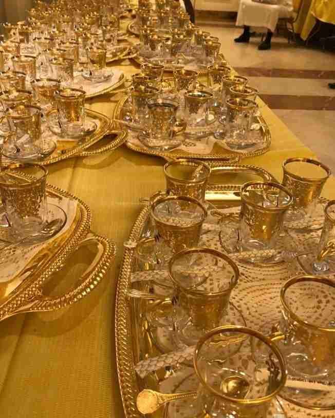 قهوجين وقهوجيات صبابين وصبابات
لا تنسَ أنك شاهدت هذا الإعلان في عنكبوت
قهوجين وقهوجيات صبابين...