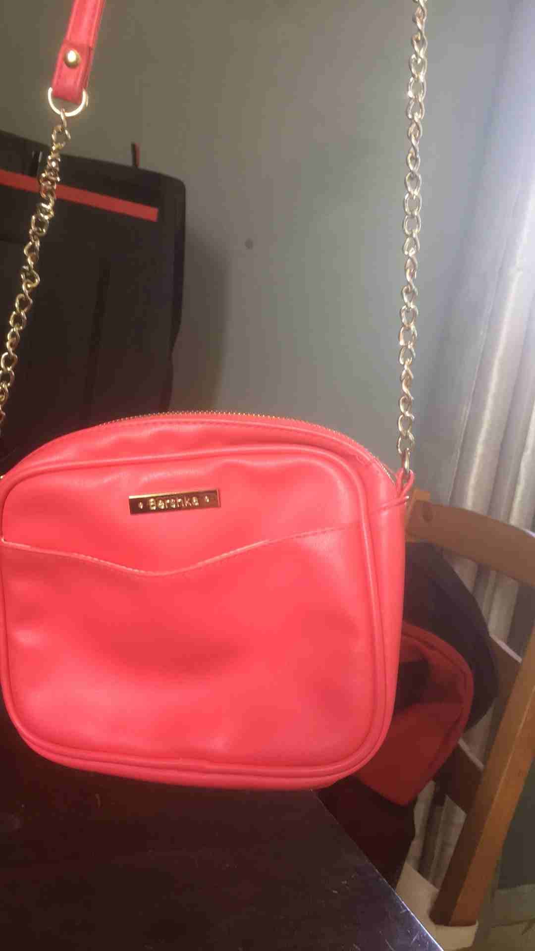 Bershka pink hand bag for 50 sr
لا تنسَ أنك شاهدت هذا الإعلان في عنكبوت
Selling this pink hand ba...