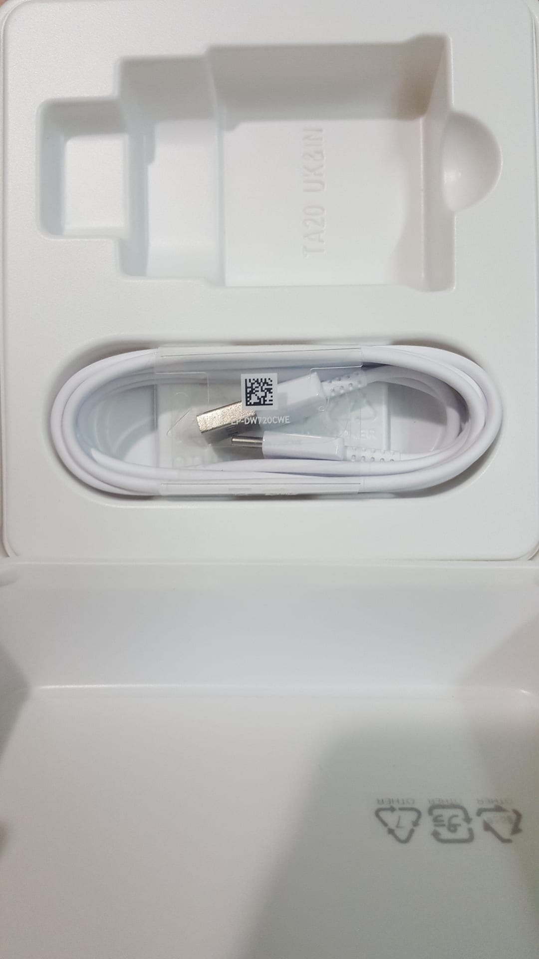 سلك شاحن جديد اصلي نوع ((USB TYPE-C)) سامسونج
لا تنسَ أنك شاهدت هذا الإعلان في عنكبوت
سلك شاح...