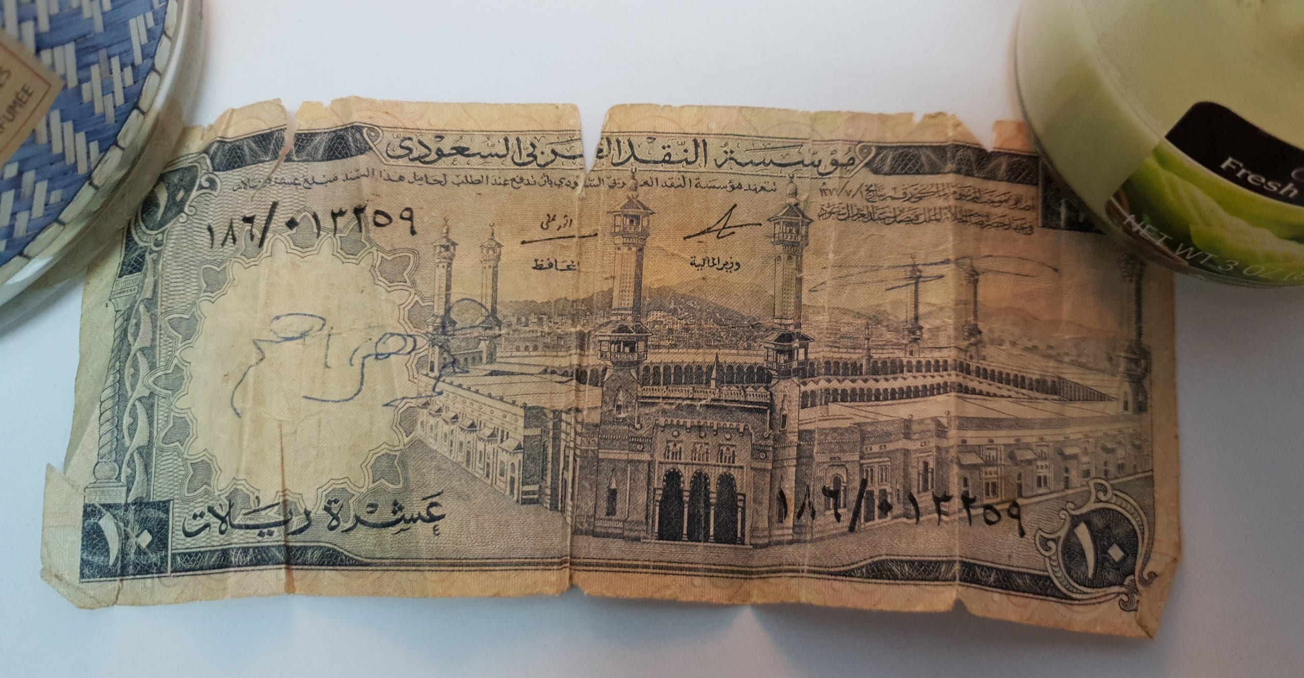 عشرة ريال من عهد الملك فيضل الله يرحمه
لا تنسَ أنك شاهدت هذا الإعلان في عنكبوت
عشرة ريال من ع...