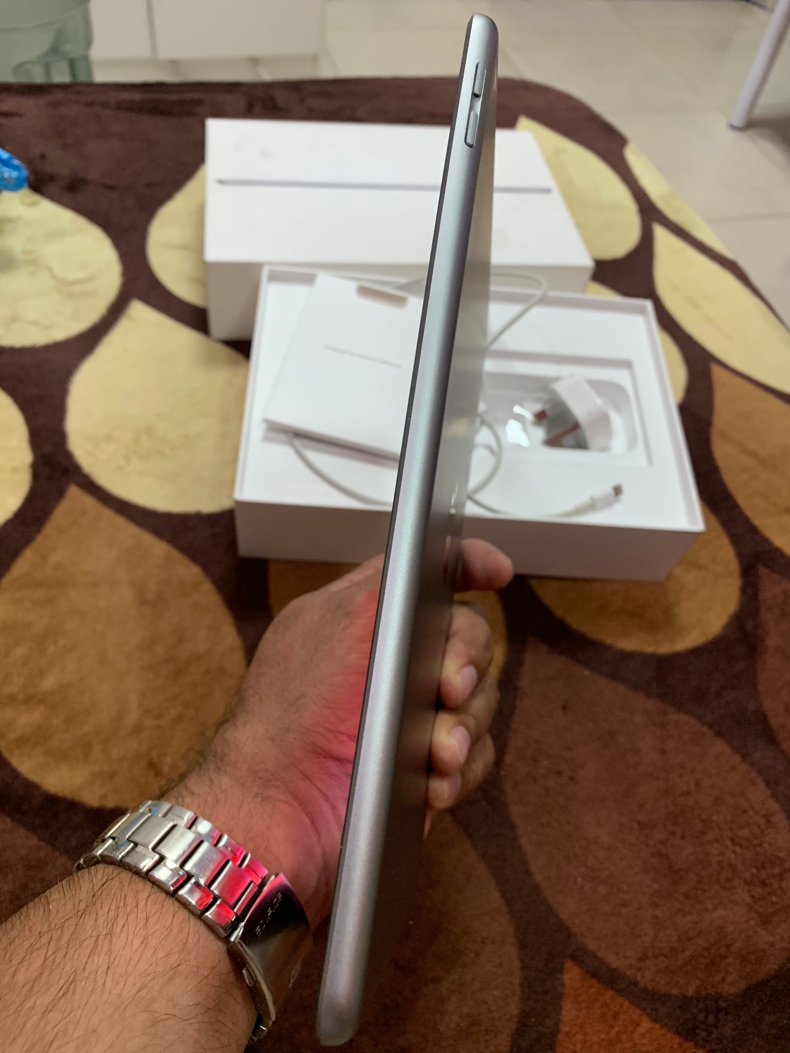 makkah Al Awali
لا تنسَ أنك شاهدت هذا الإعلان في عنكبوت
iPad (6th generation Wi-Fi
Size 9.7 i...