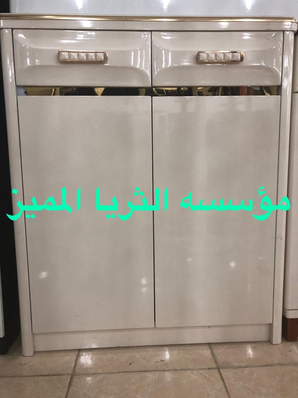 جزامه احذية خامة ممتازة من فوق زجاج وادراج جديدة بالكرتون
لا تنسَ أنك شاهدت هذا الإعلان في عنكبوت...
