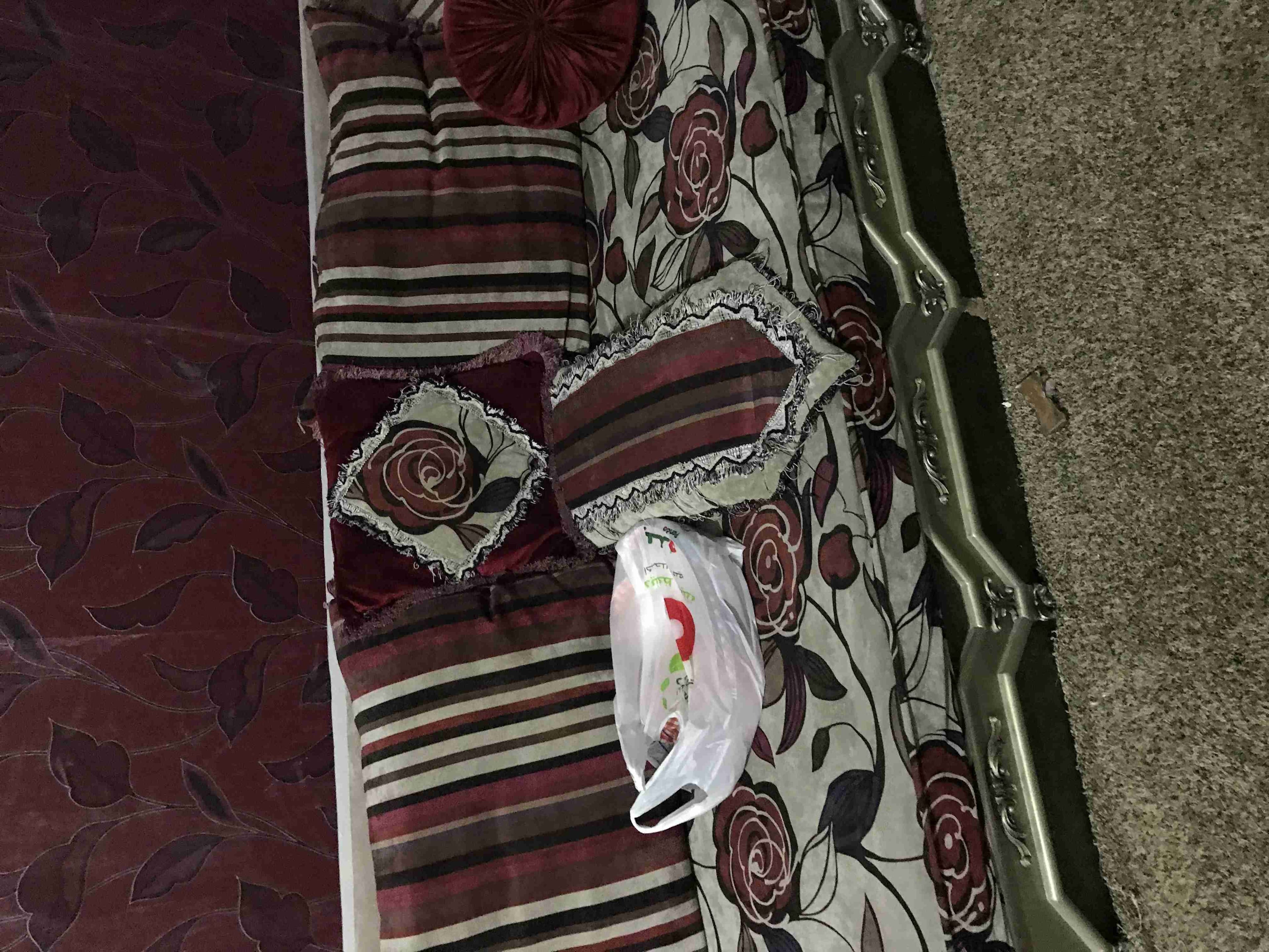 غرفه مجلس جيده الاستخدام
لا تنسَ أنك شاهدت هذا الإعلان في عنكبوت
غرفه مجلس كنبتين وطربيذه جيد...