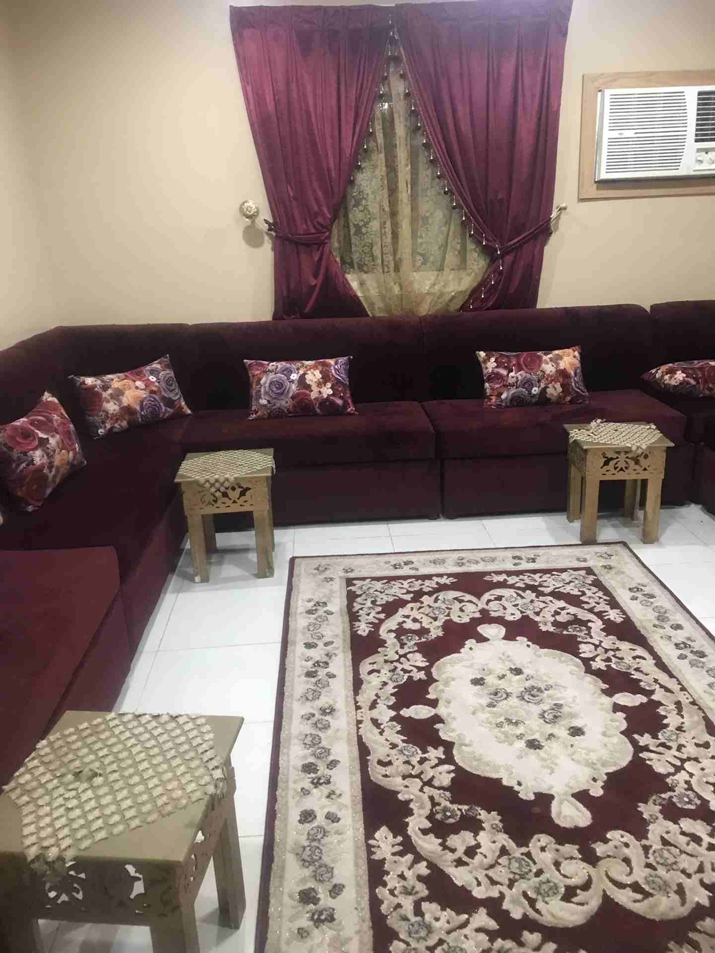 كنب عودي نظيف
لا تنسَ أنك شاهدت هذا الإعلان في عنكبوت
مع الستاره والسجاد والطاولات...